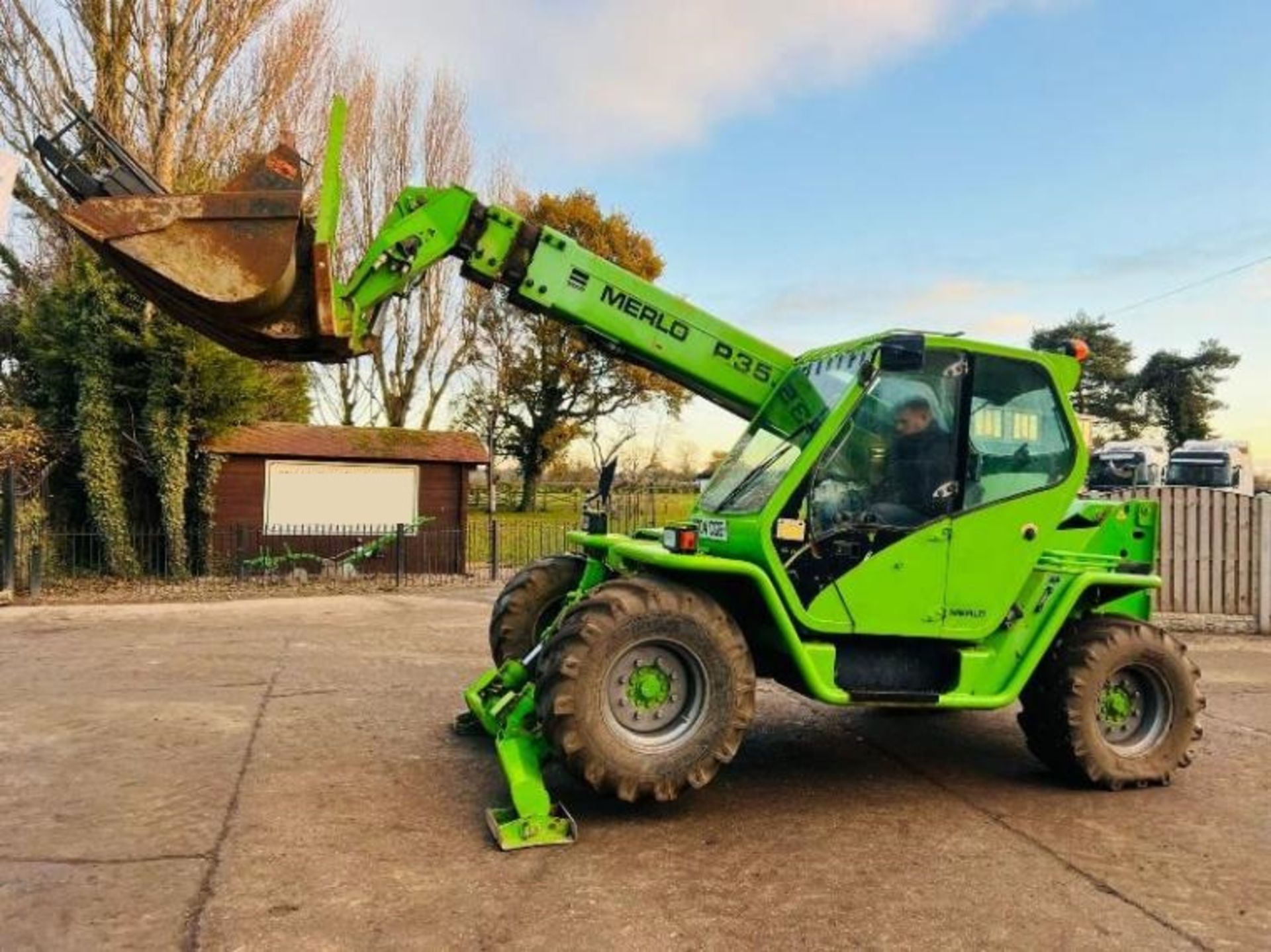 MERLO P35.12K 4WD TELEHANDLER C/W BUCKET & PALLET TINES - Image 6 of 11