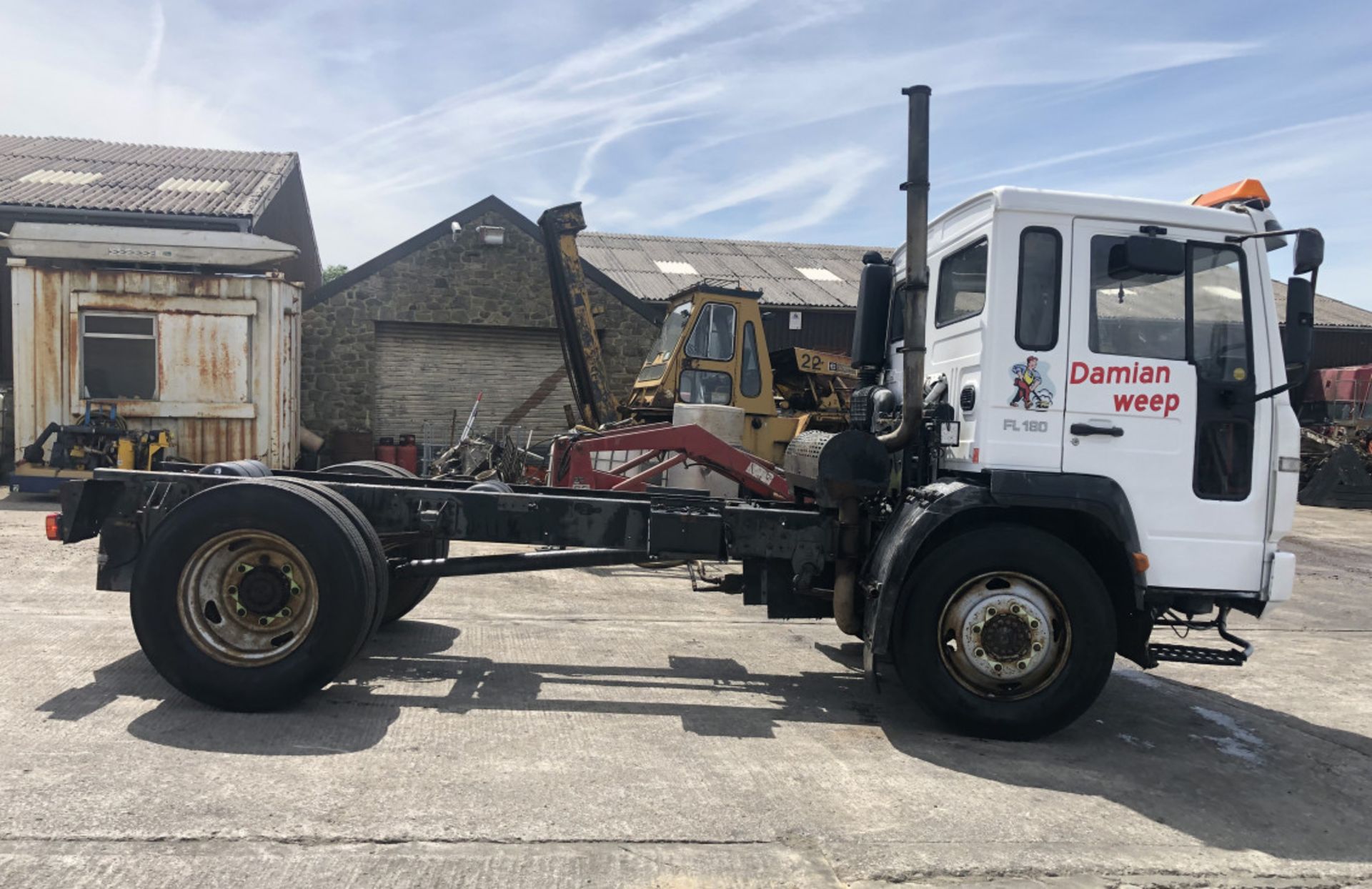 VOLVO FL 6 180 LEFT HAND DRIVE CAB AND CHASSIS TRUCK - Image 9 of 12