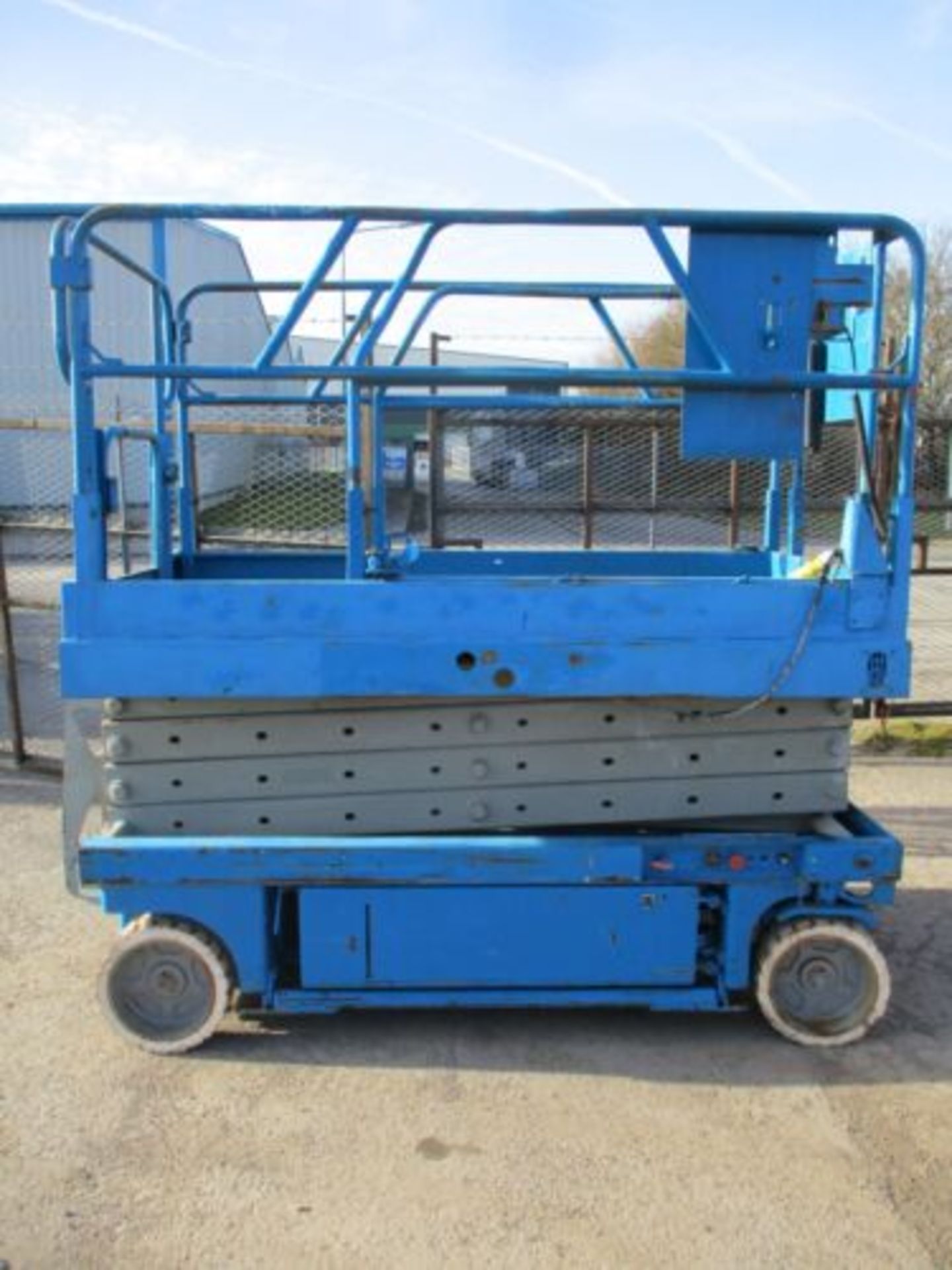 GENIE 2646 SCISSOR LIFT ACCESS PLATFORM CHERRY PICKER SKYJACK 3219 4626 1932 - Image 9 of 12