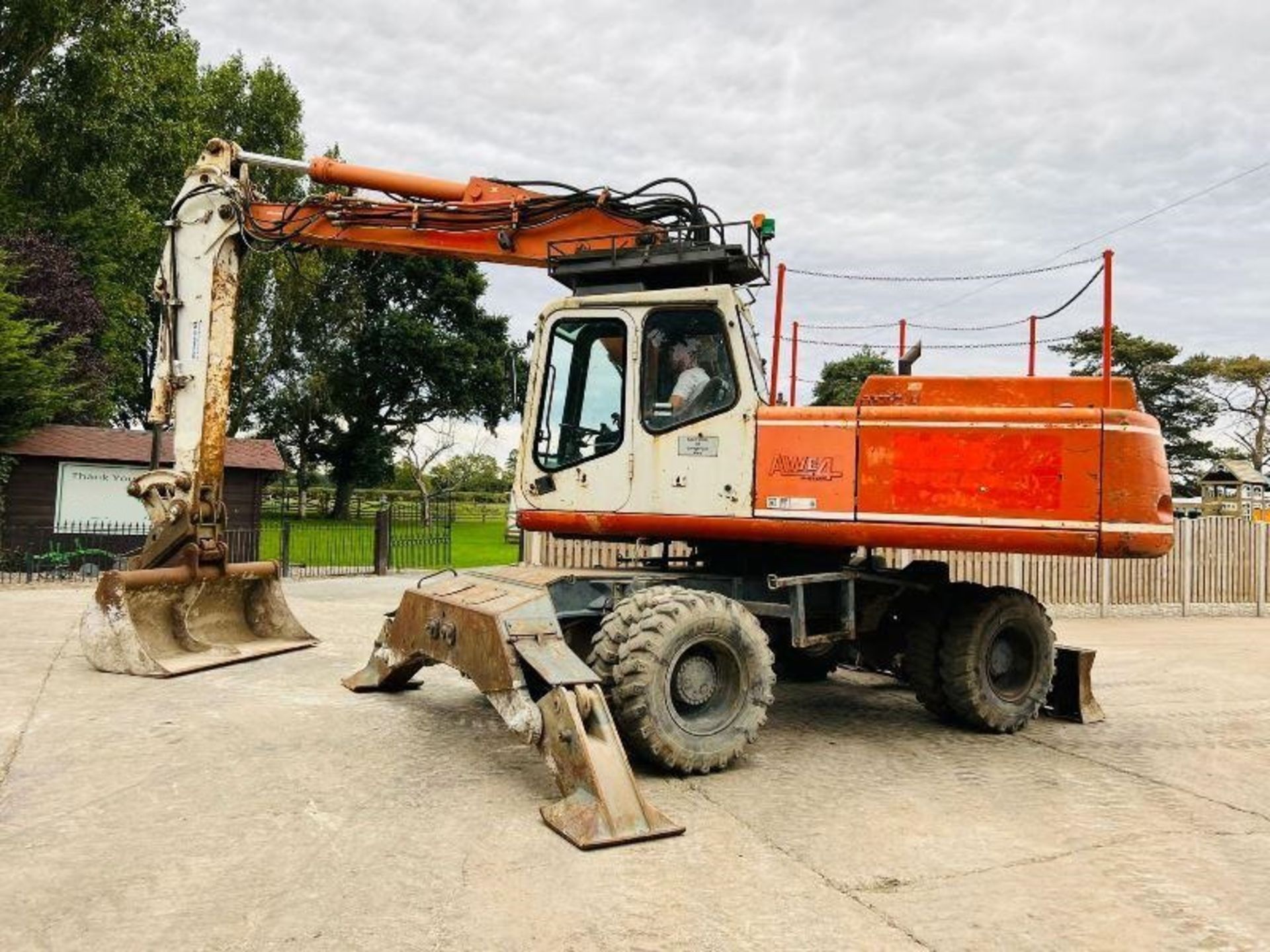 ATLAS 1704 4WD WHEELED EXCAVATOR C/W BLADE & QUICK HITCH - Image 16 of 20