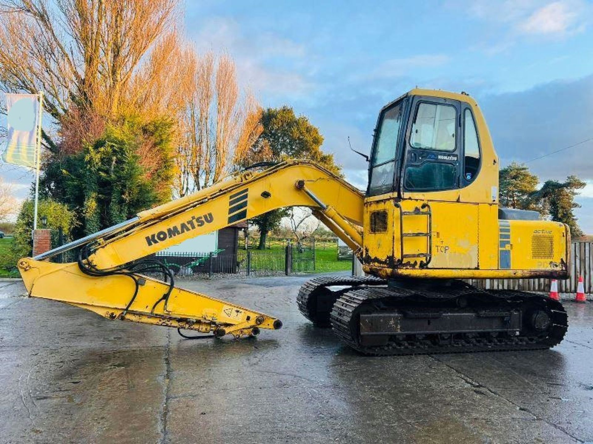 KOMATSU PC160-6K HIGH RISED CABIN EXCAVATOR C/W TURBO