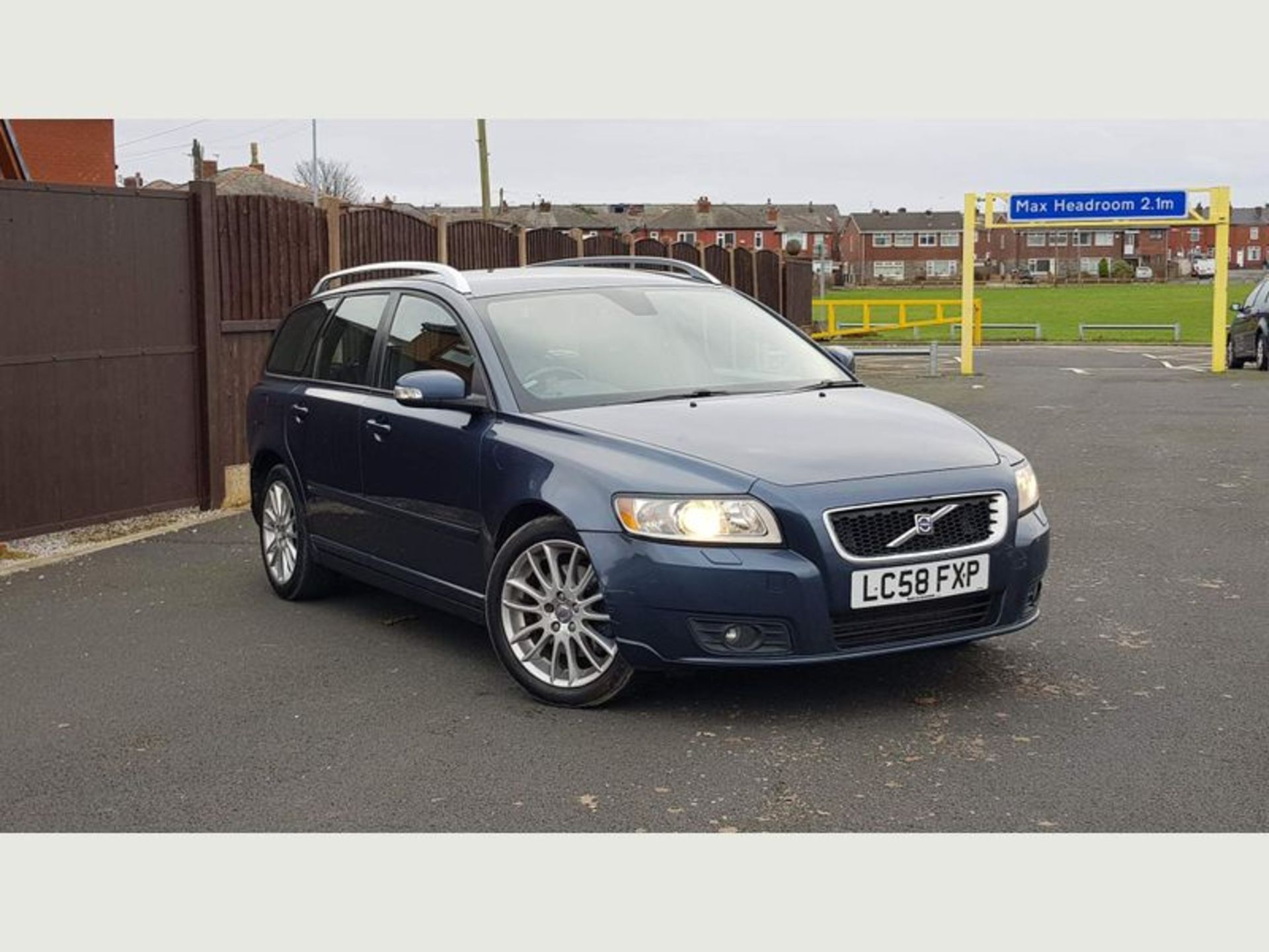 VOLVO V50 2.0D SE LUX EURO 4 5DR 2008 (58 REG) - Image 18 of 66