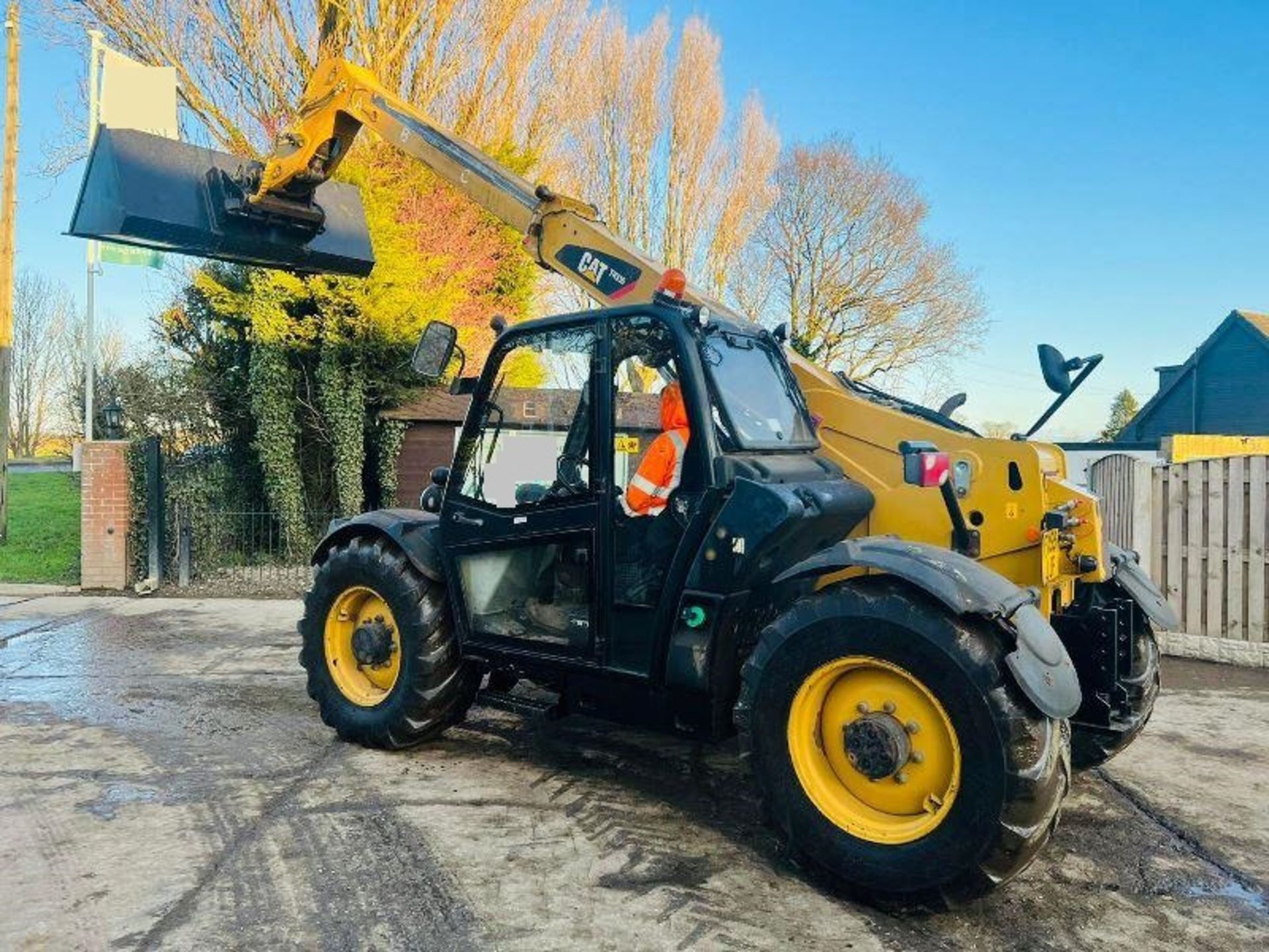 CATERPILLAR TH336 4WD TELEHANDLER * YEAR 2009 * C/W BRAND NEW BUCKET - Image 5 of 19