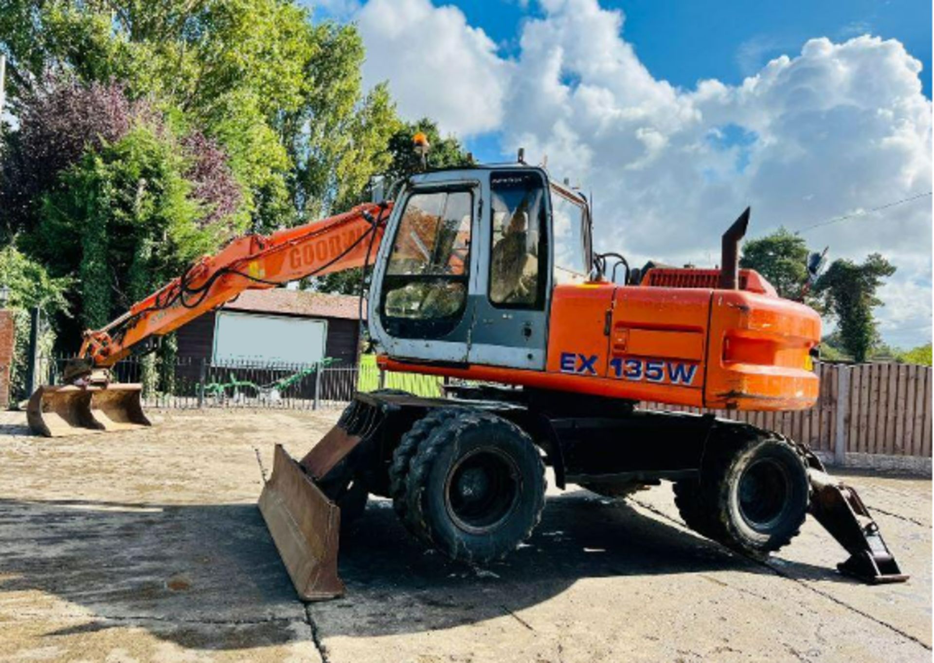 FIAT- HITACHI EX135W WHEELED EXCAVATOR C/W QUICK HITCH AND BUCKET - Image 3 of 11