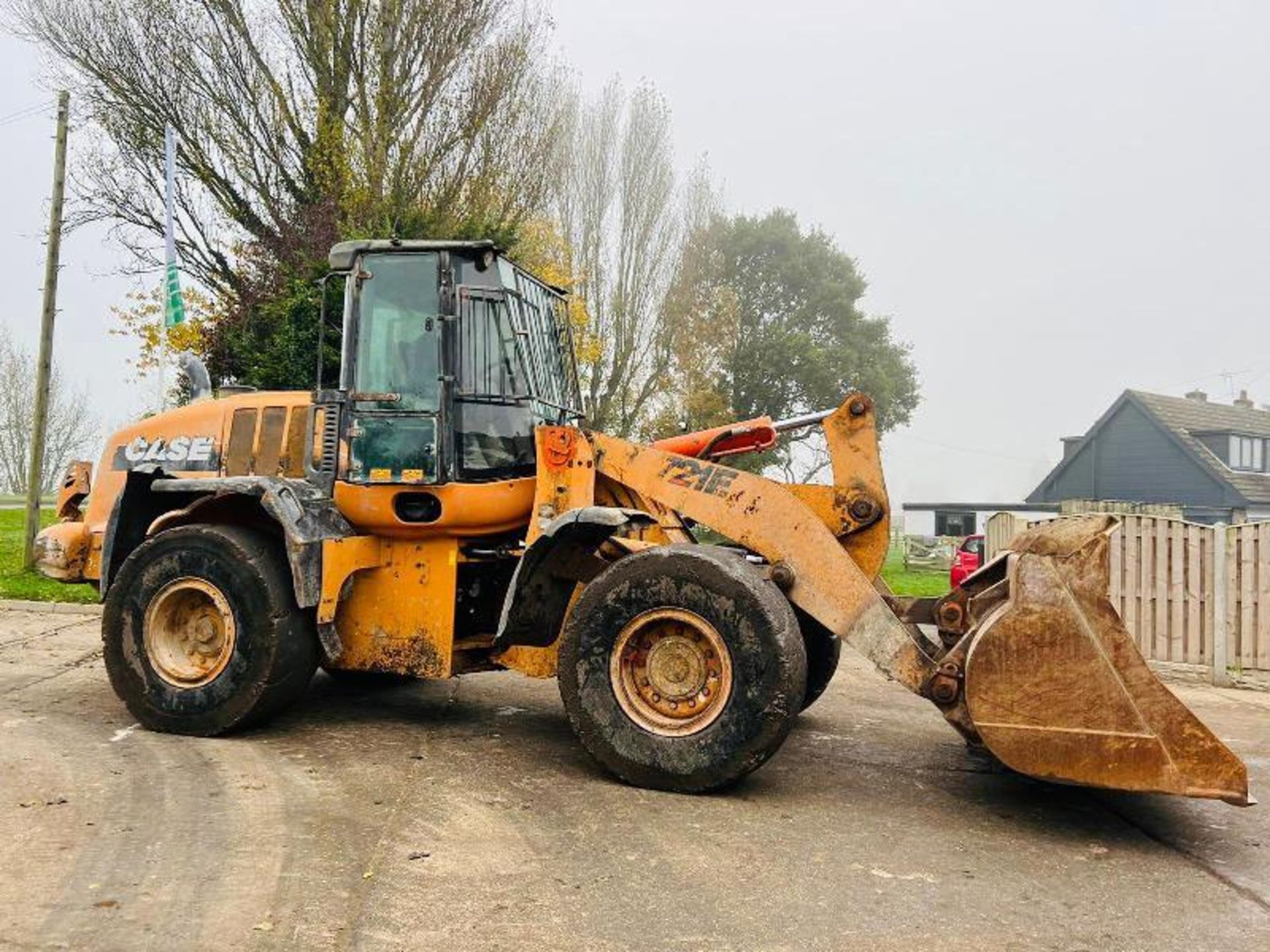 CASE 721E 4WD LOADING SHOVEL * YEAR 2010 * C/W BUCKET - Bild 2 aus 13