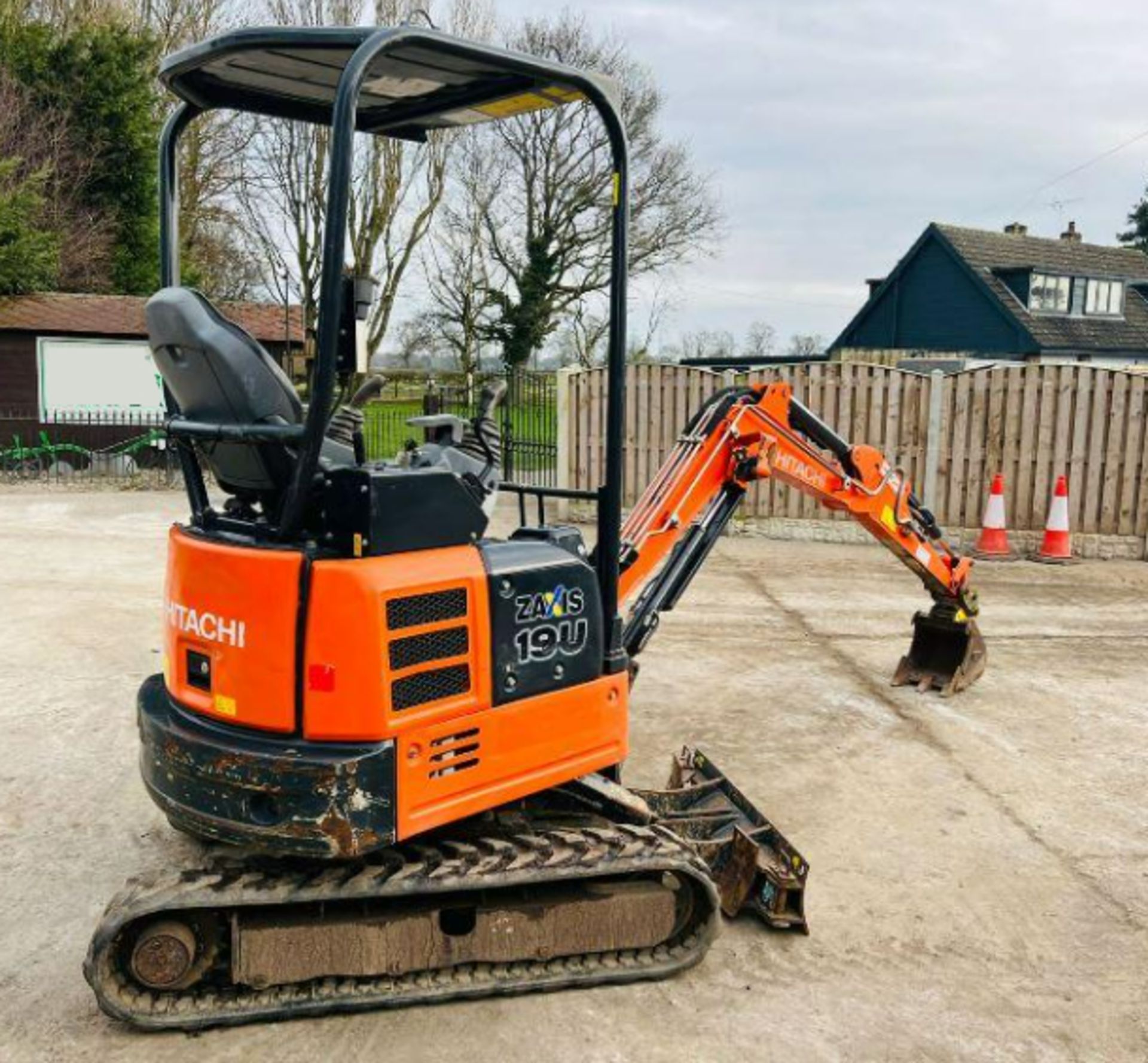 HITACHI ZX19U-5A EXCAVATOR *YEAR 2019 , 1152 HOURS* C/W EXPANDING TRACKS - Image 2 of 10