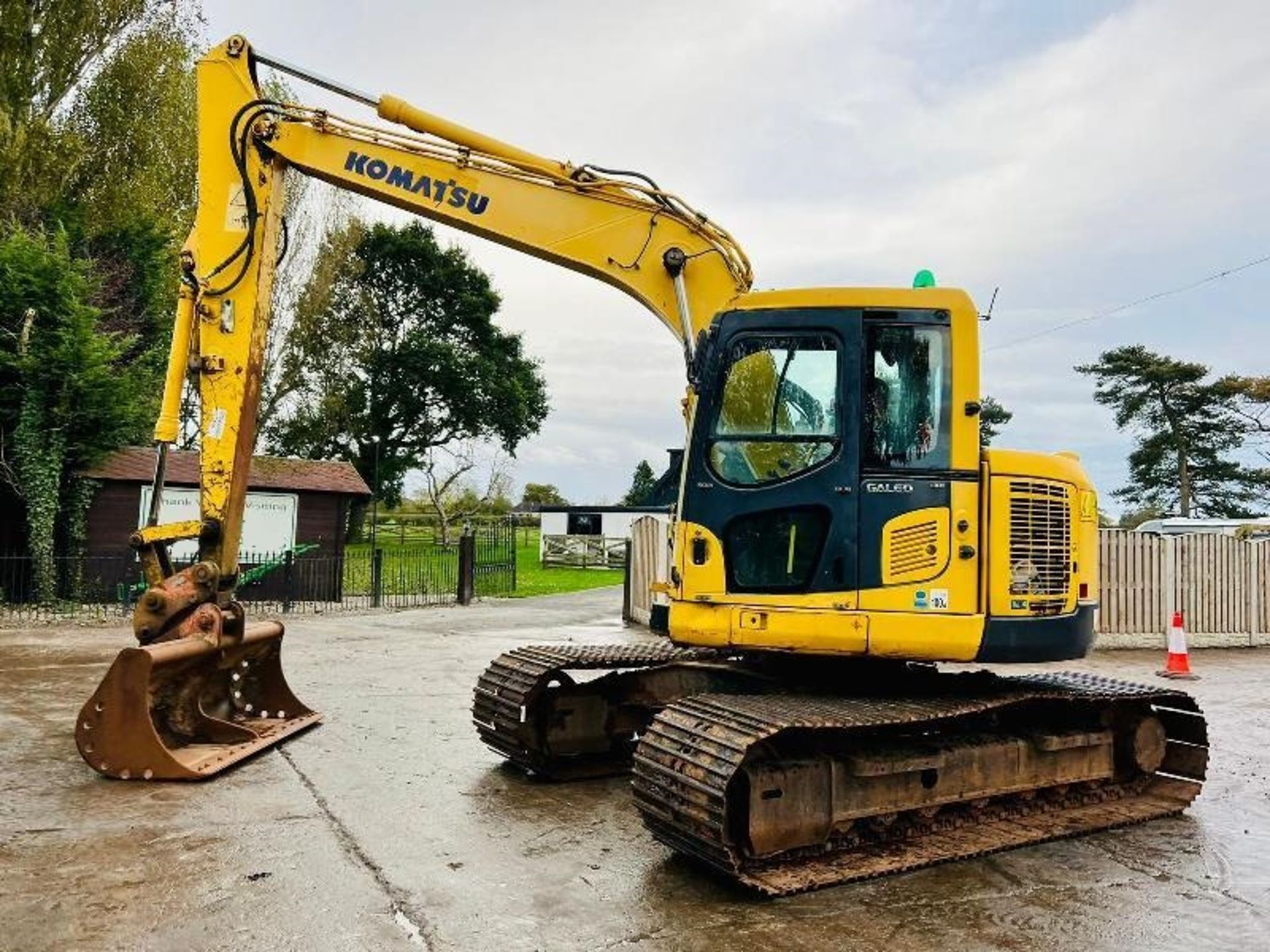 KOMATSU PC138US TRACKED EXCAVATOR * ZERO SWING * C/W QUICK HITCH - Image 15 of 17