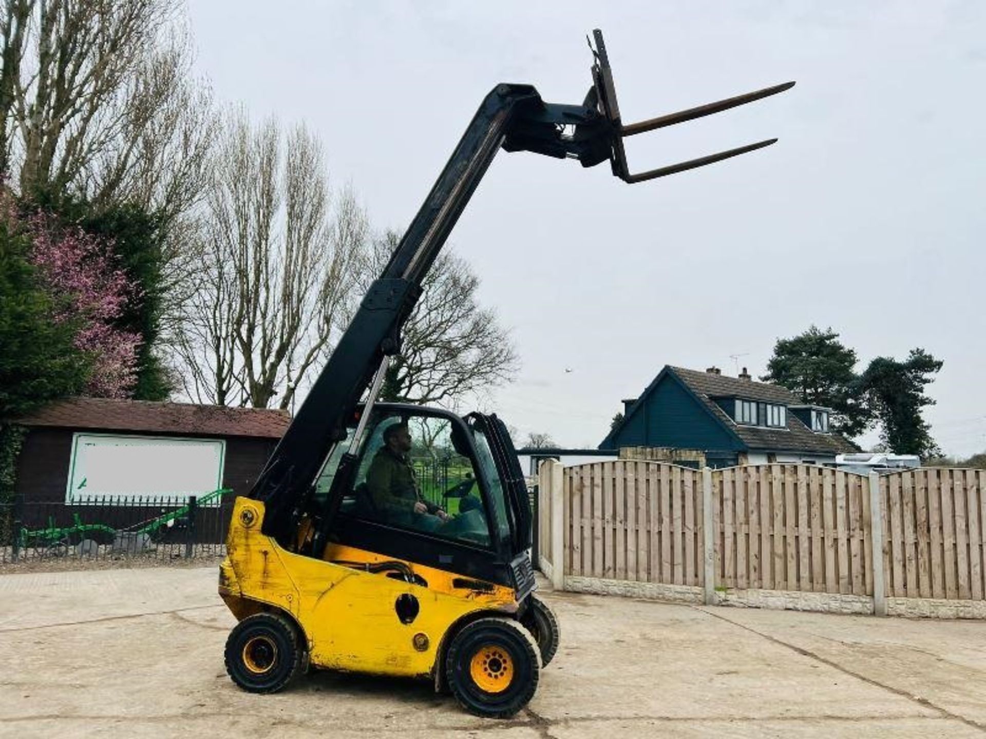 JCB TLT25D TELETRUCK * YEAR 2010 * C/W PALLET TINES & SIDE SHIFT - Image 7 of 19