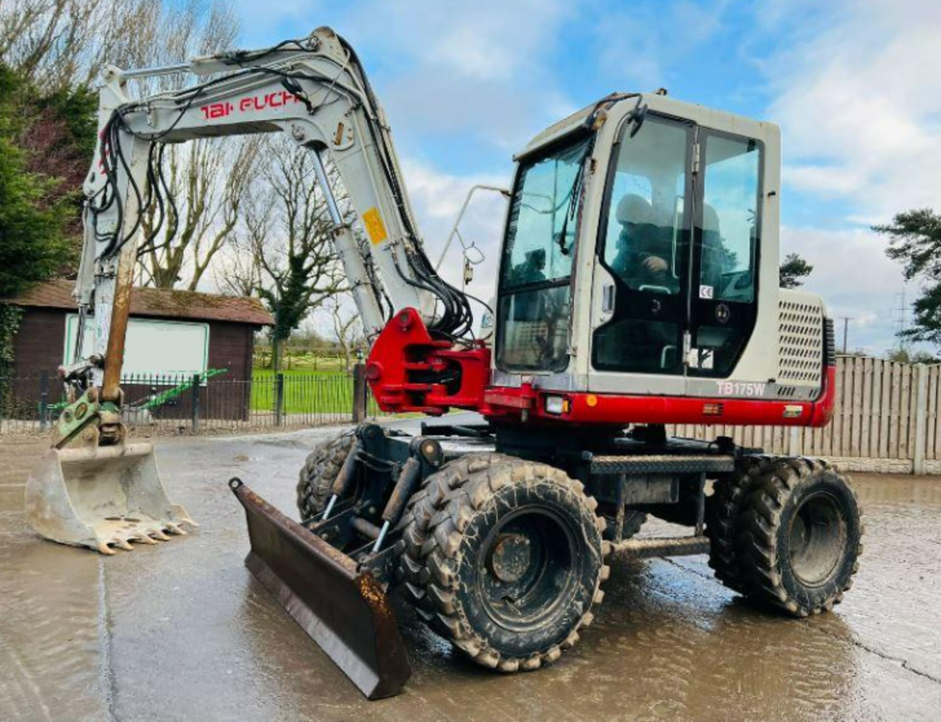 TAKEUCHI TB175 4WD WHEELED EXCAVATOR C/W BLADE & OFF SET BOOM