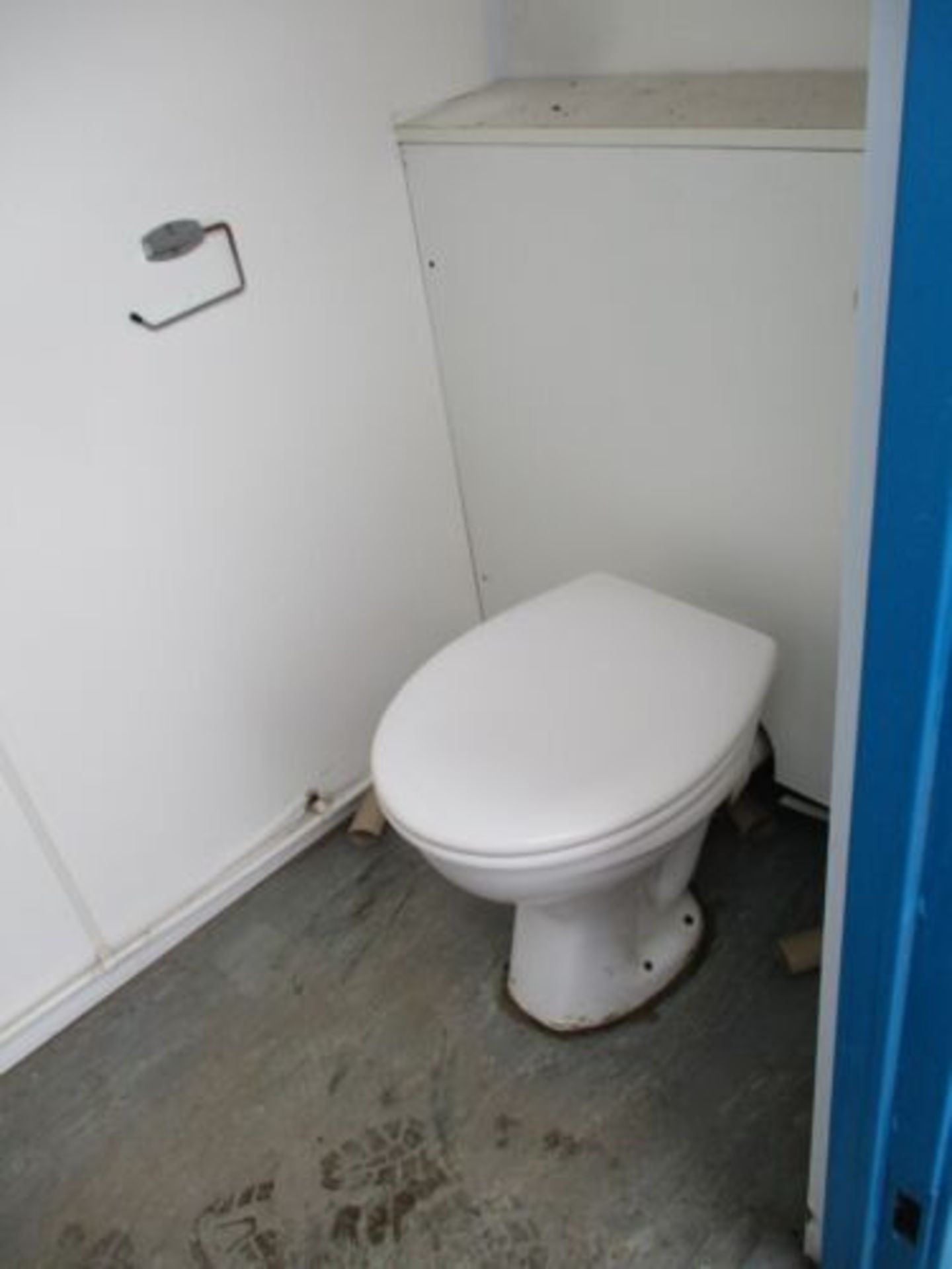 16 FT FEET FOOT SECURE SHIPPING CONTAINER TOILET BLOCK 3 + 1 DELIVERY ARRANGED - Image 7 of 8