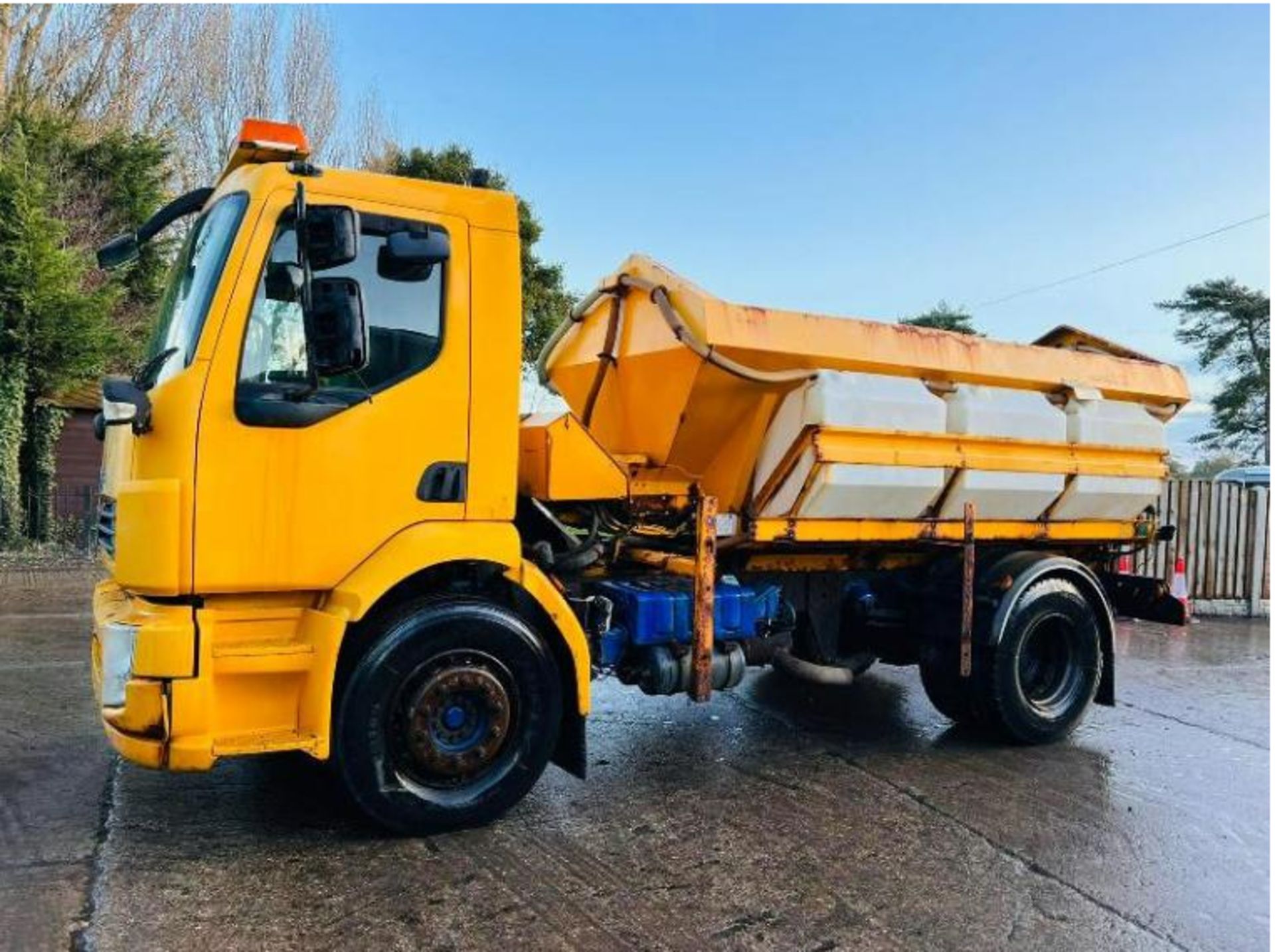 VOLVO FL240 4X2 SALT GRIT SPREADER LORRY C/W MANUAL GEAR BOX - Image 4 of 16