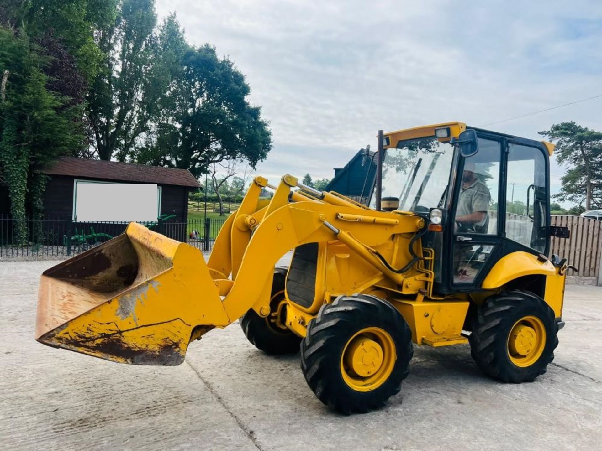 JCB 2CX 4WD AIRMASTER LOADING SHOVEL C/W SIDE TIP BUCKET - Bild 11 aus 17