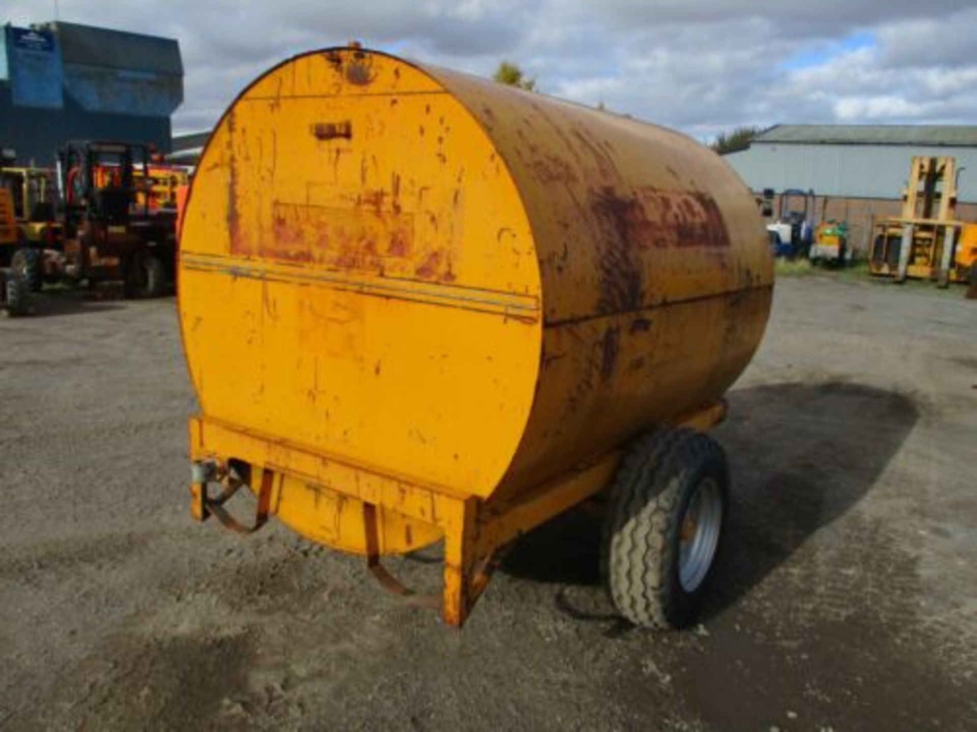 TRAILER ENGINEERING BUNDED FUEL BOWSER DIESEL TANK TOWABLE DELIVERY ARRANGED - Image 3 of 5