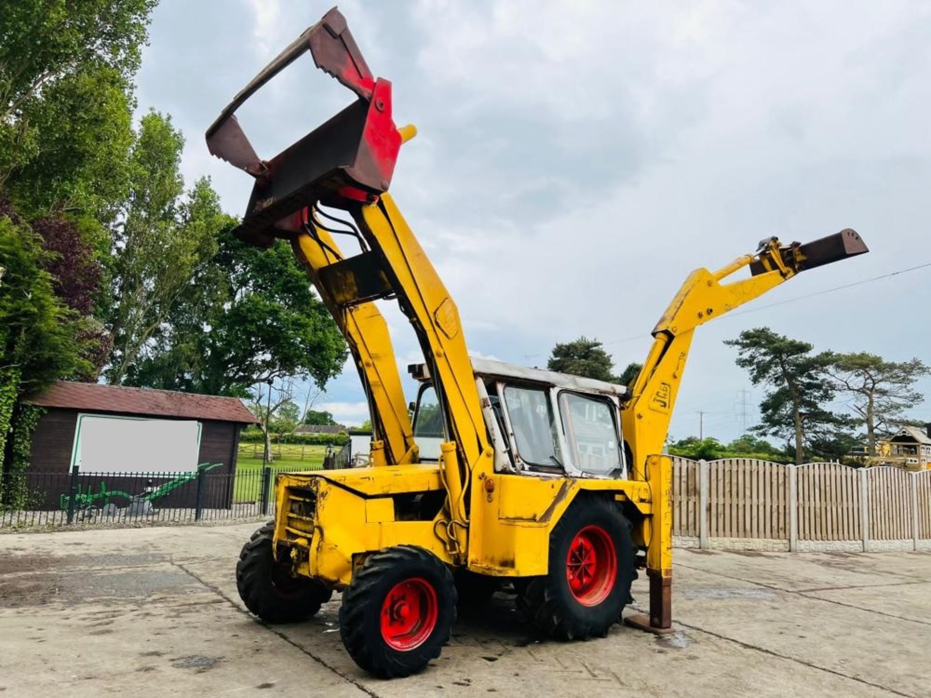 JCB 3D SERIES 2 BACKHOE DIGGER C/W THREE IN ONE BUCKET - Image 5 of 16