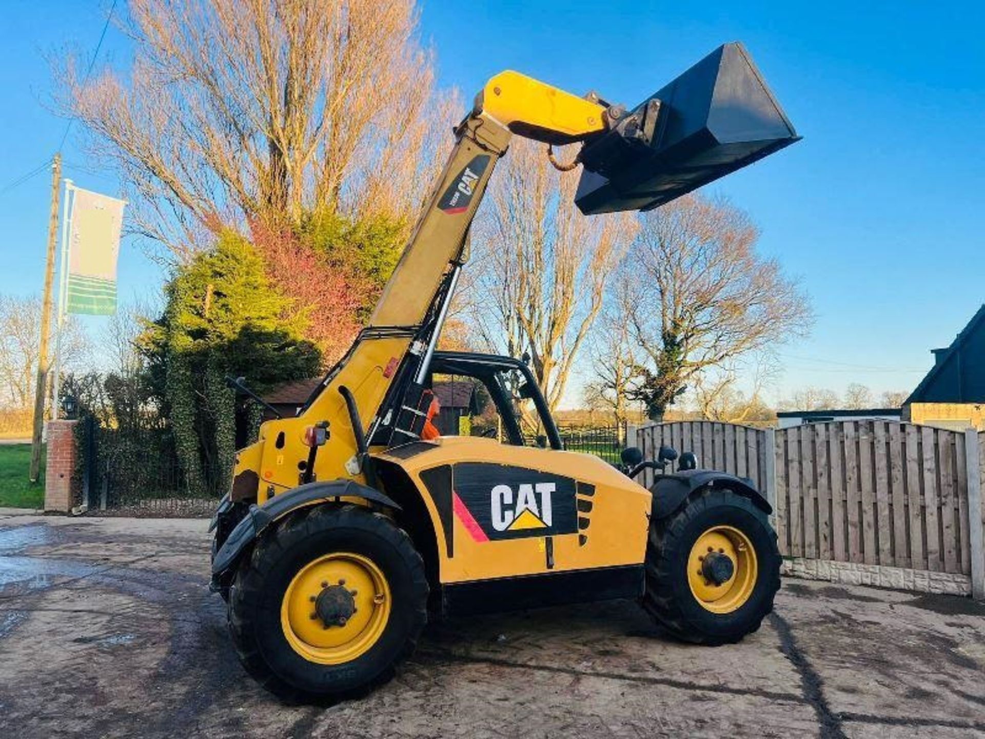 CATERPILLAR TH336 4WD TELEHANDLER * YEAR 2009 * C/W BRAND NEW BUCKET - Image 7 of 19