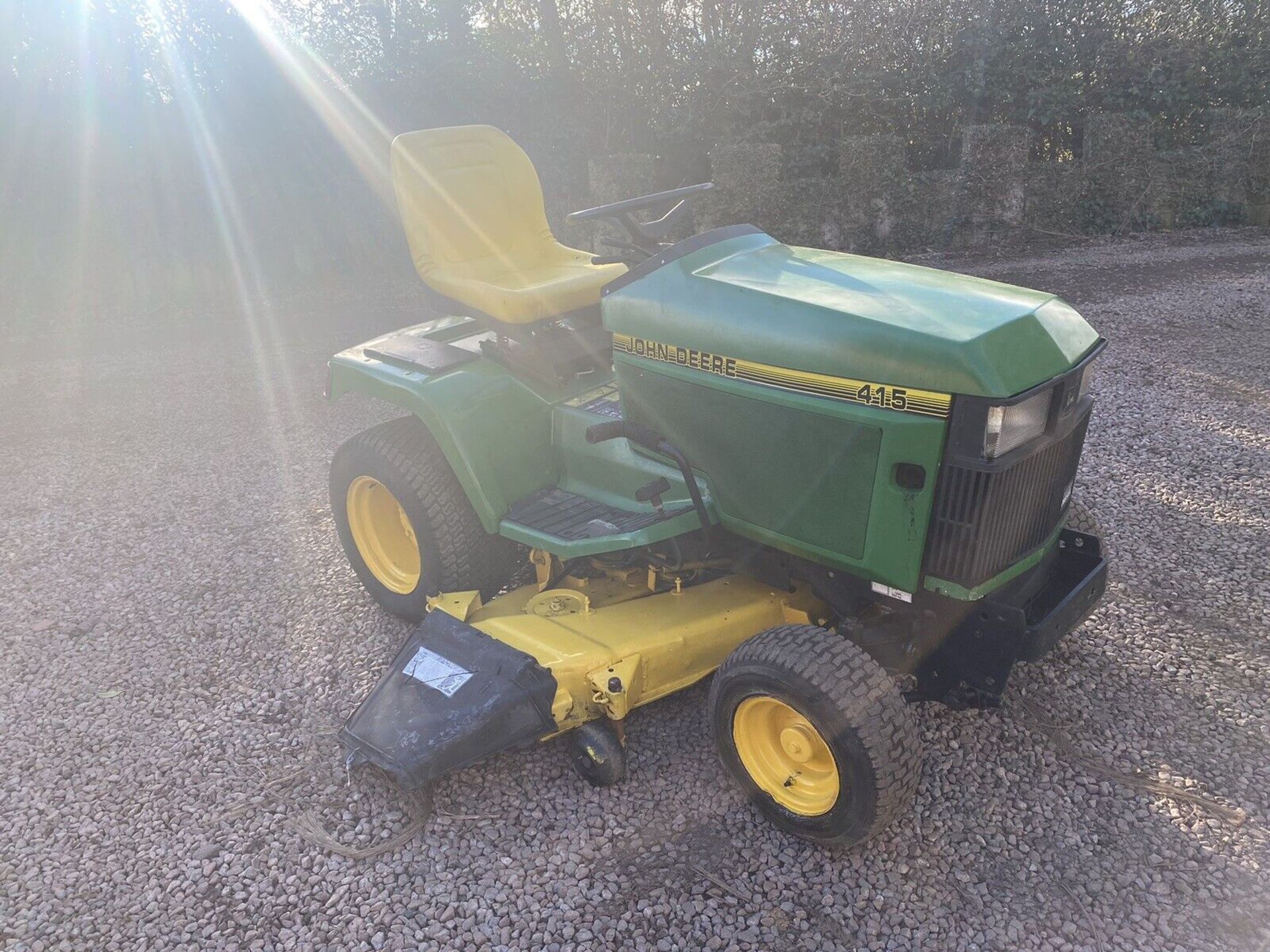 JOHN DEERE X304 LAWNMOWER - Image 4 of 10