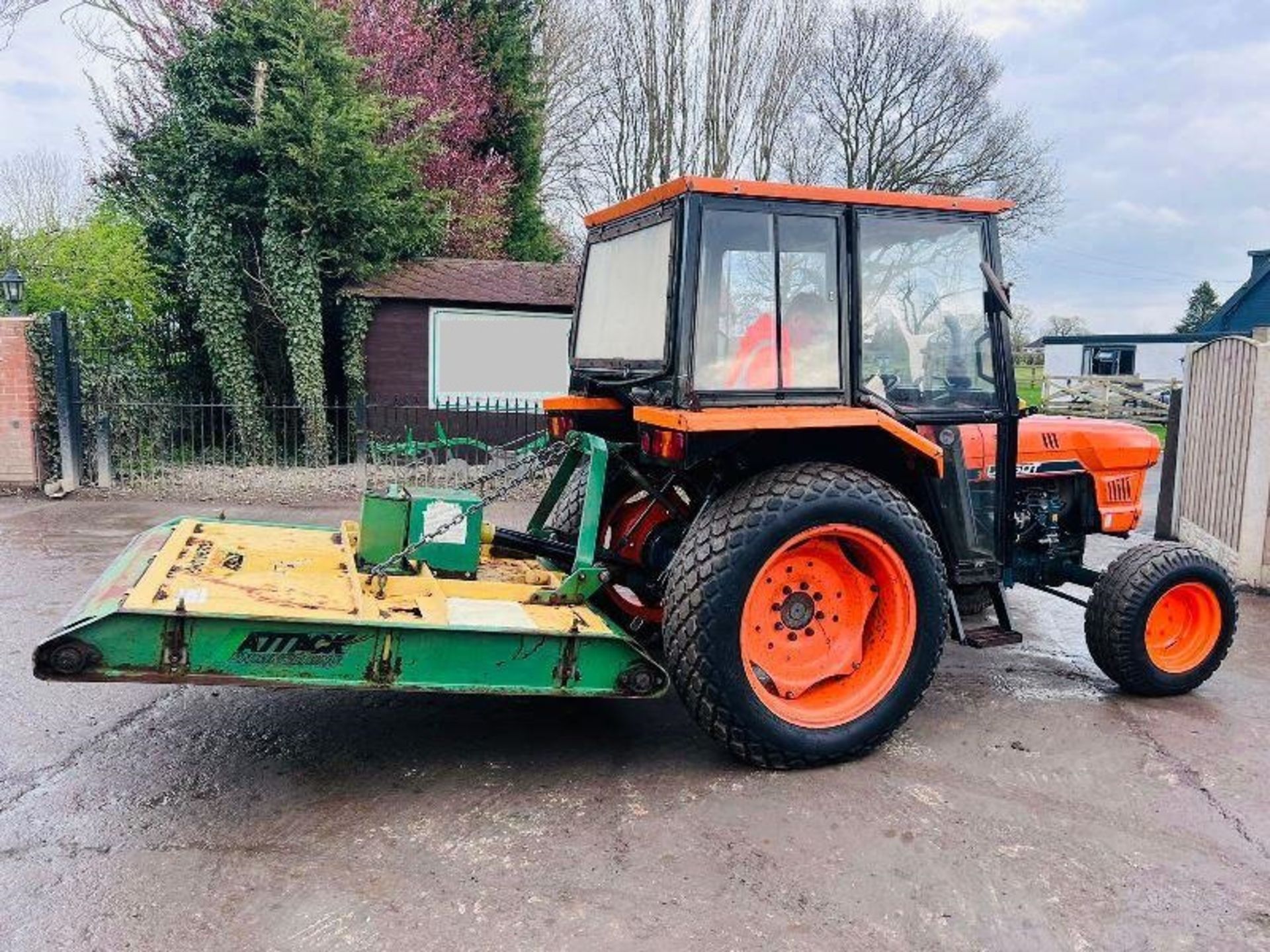 ZETOR L345DT 4WD TRACTOR *2779 HOURS* C/W ATTACK TOPPER WITH ROLLER - Image 5 of 20