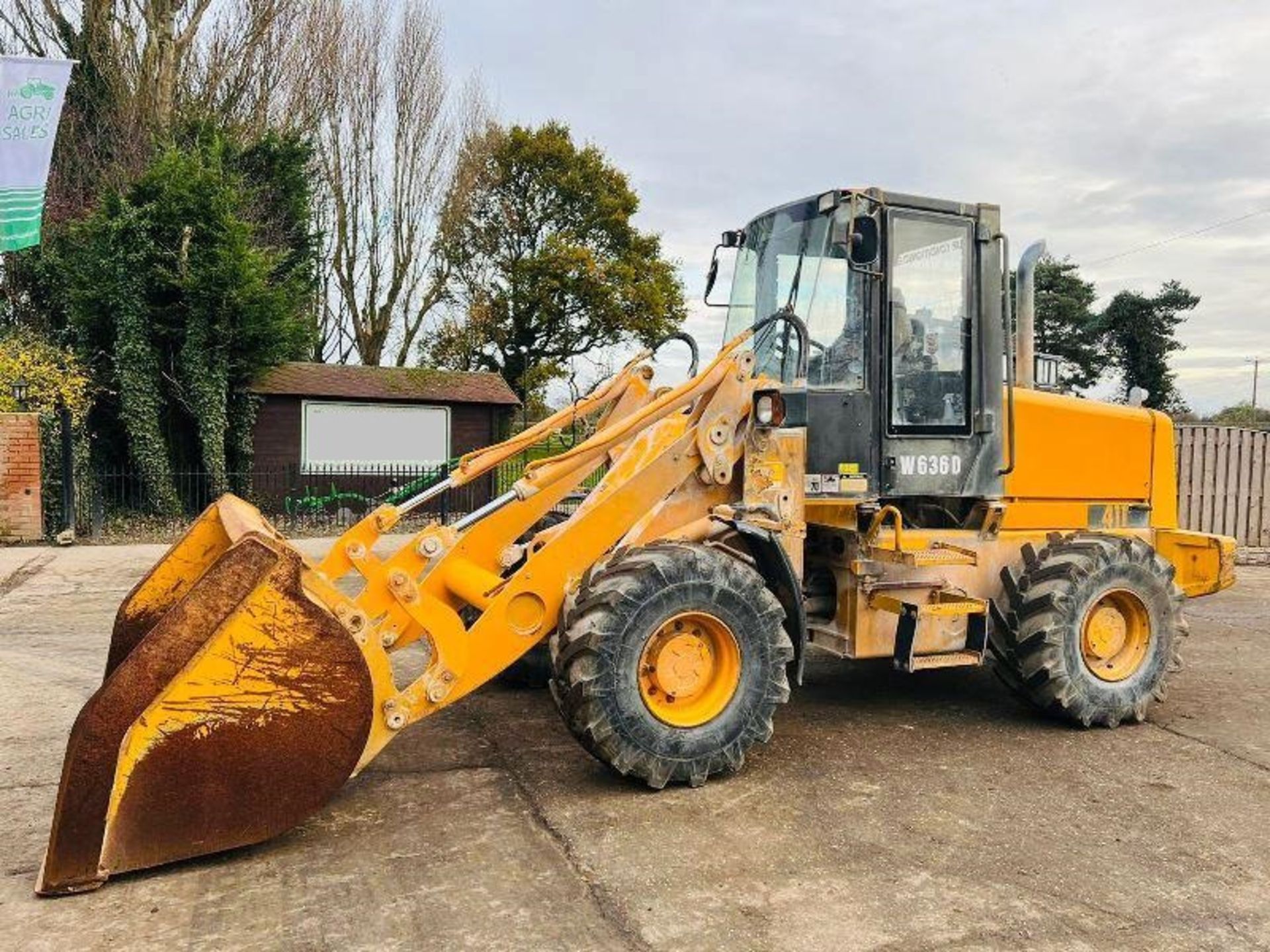 JCB 411 4WD LOADING SHOVEL C/W LOADMASTER 8000 MONITOR - Bild 8 aus 10