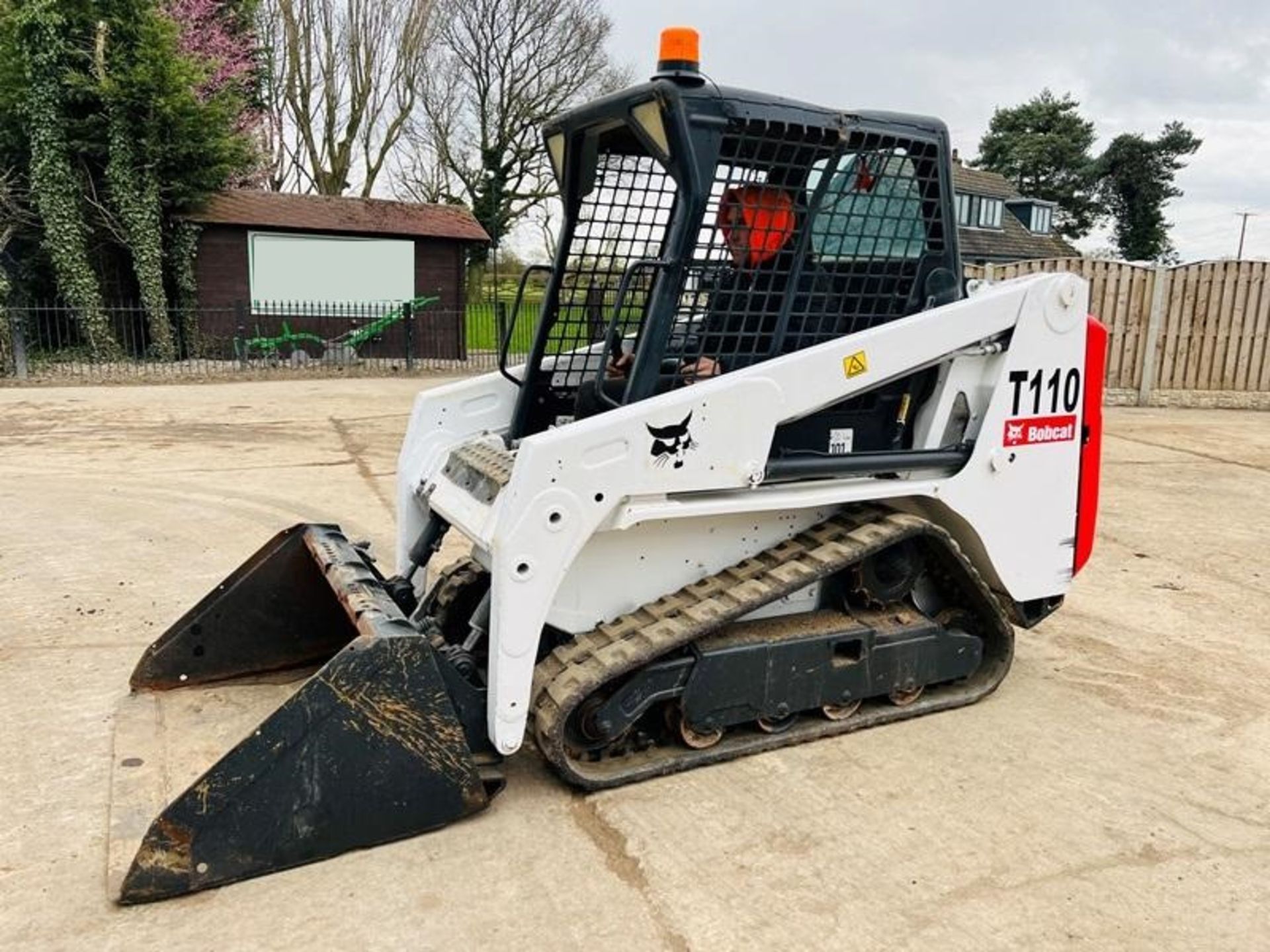 BOBCAT T110 TRACKED SKIDSTEER * YEAR 2018 * C/W BUCKET