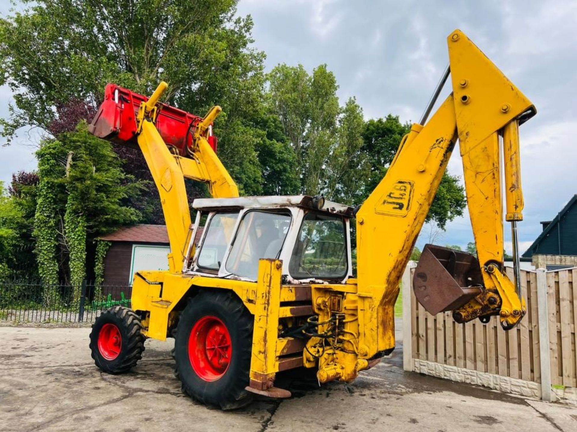 JCB 3D SERIES 2 BACKHOE DIGGER C/W THREE IN ONE BUCKET - Image 16 of 16