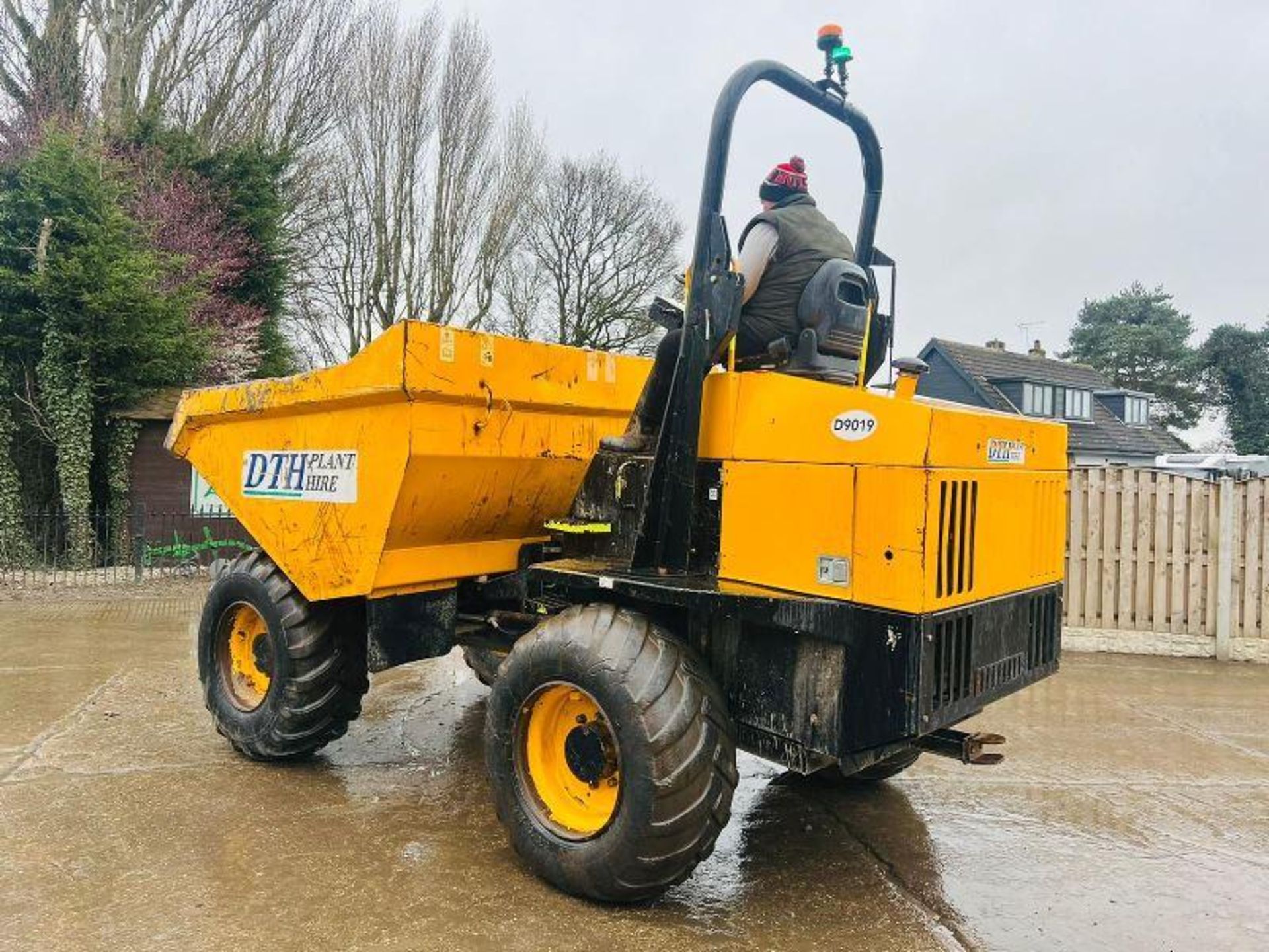 JCB 9TFT POWERSHUTTLE 4WD DUMPER * YEAR 2015 , 2567 HOURS * C/W ROLE BAR - Image 16 of 16