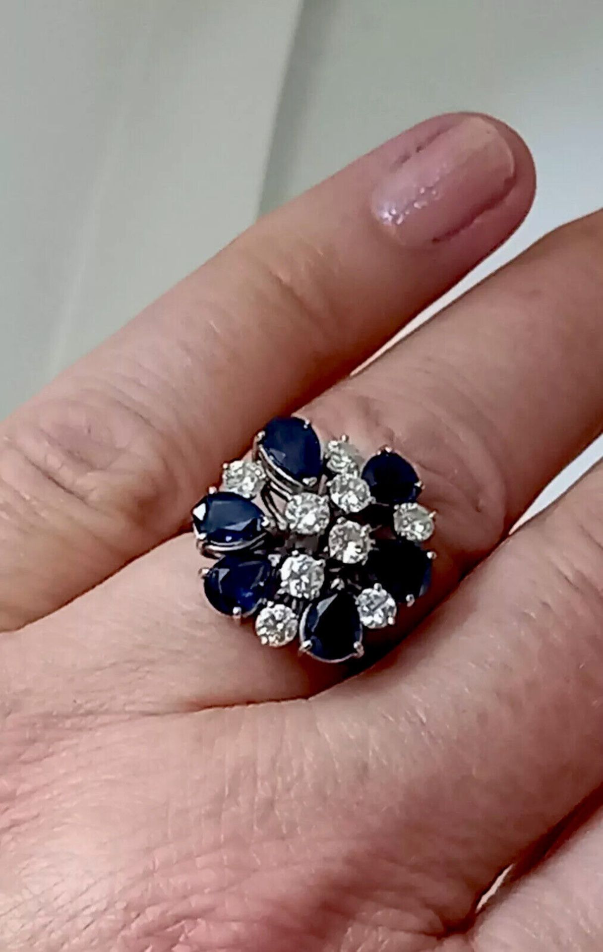 DIAMOND AND SAPPHIRE COCKTAIL RING /WHITE GOLD - Image 7 of 7