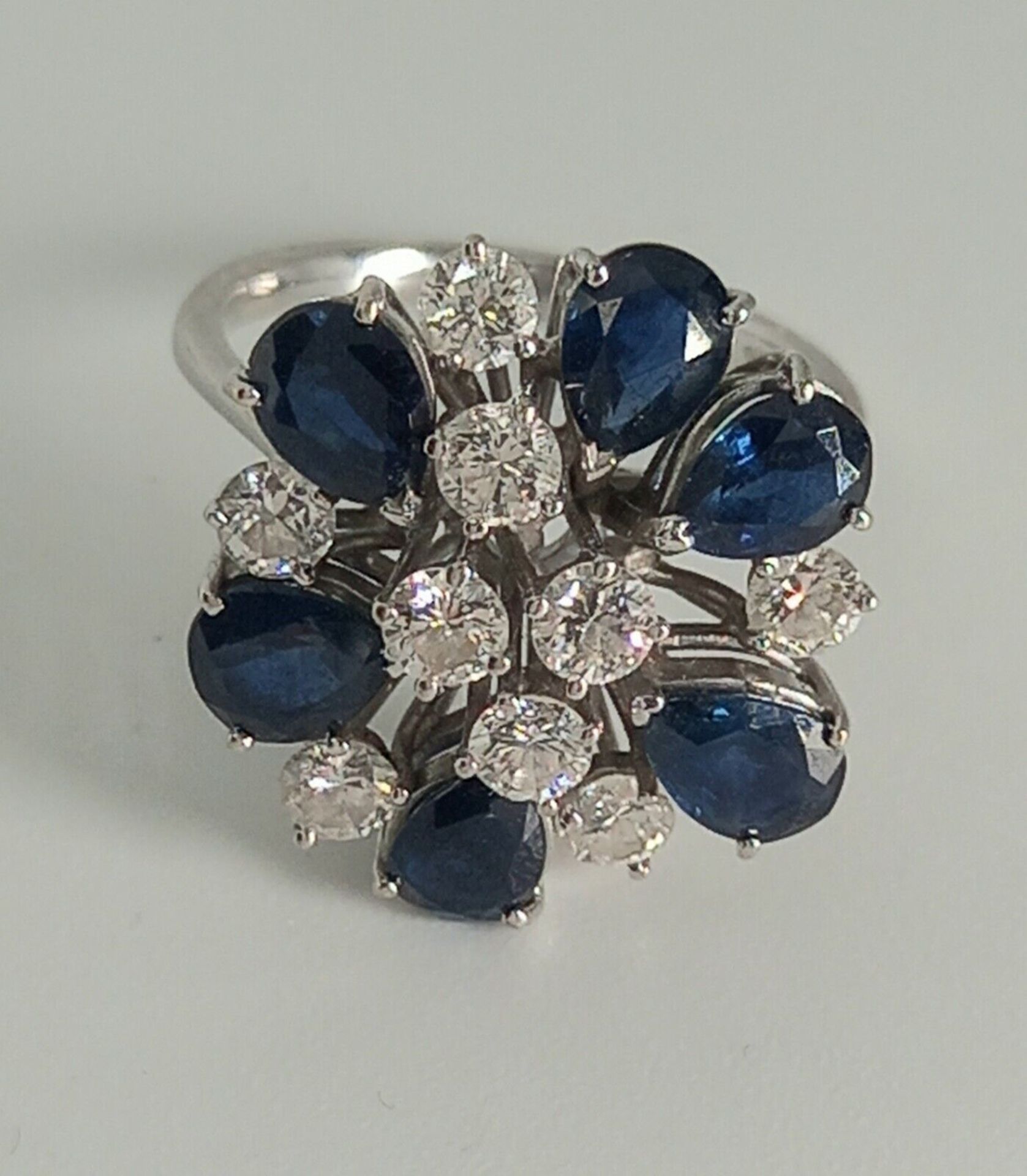 DIAMOND AND SAPPHIRE COCKTAIL RING /WHITE GOLD - Image 5 of 7