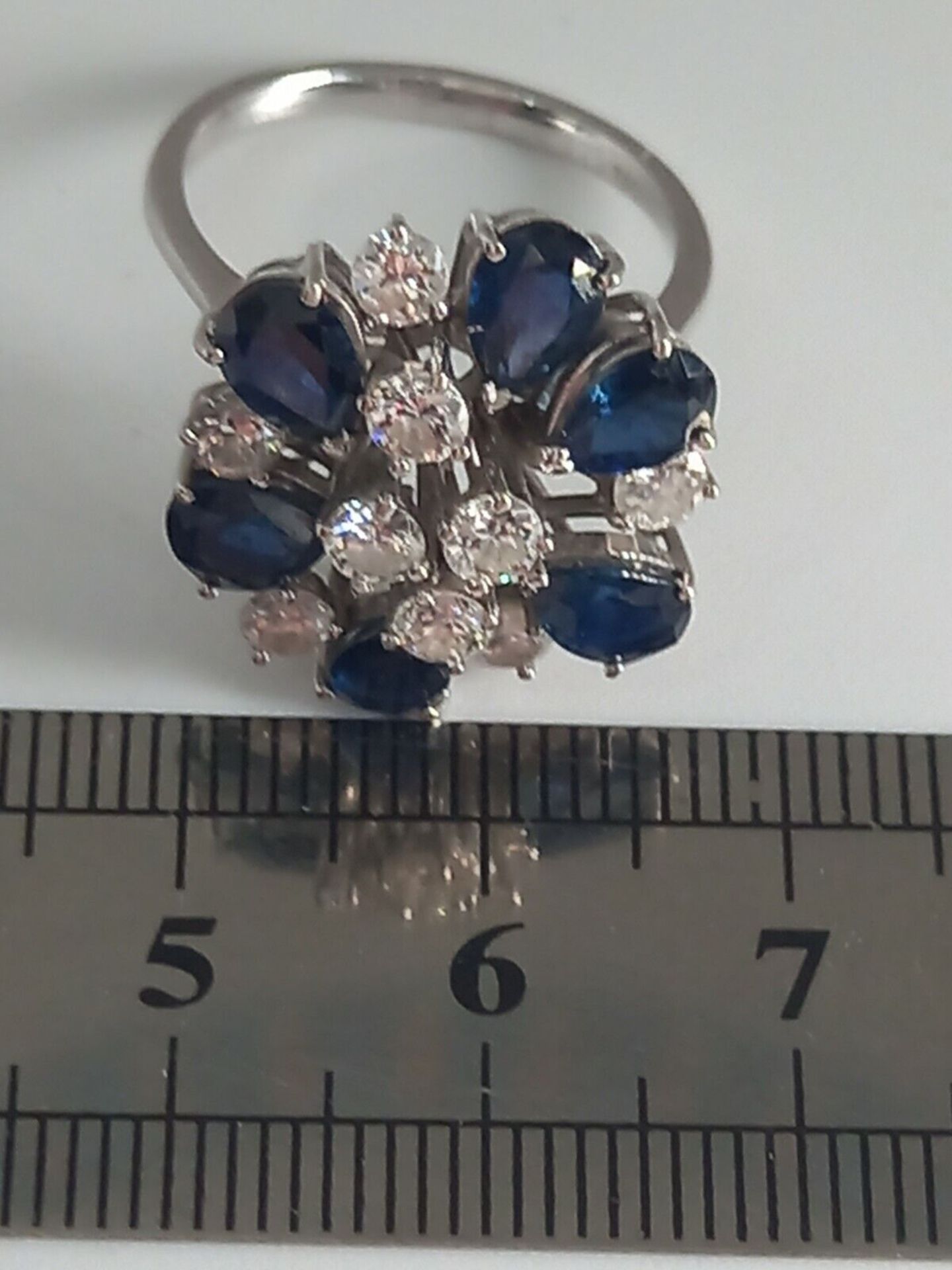 DIAMOND AND SAPPHIRE COCKTAIL RING /WHITE GOLD - Image 4 of 7