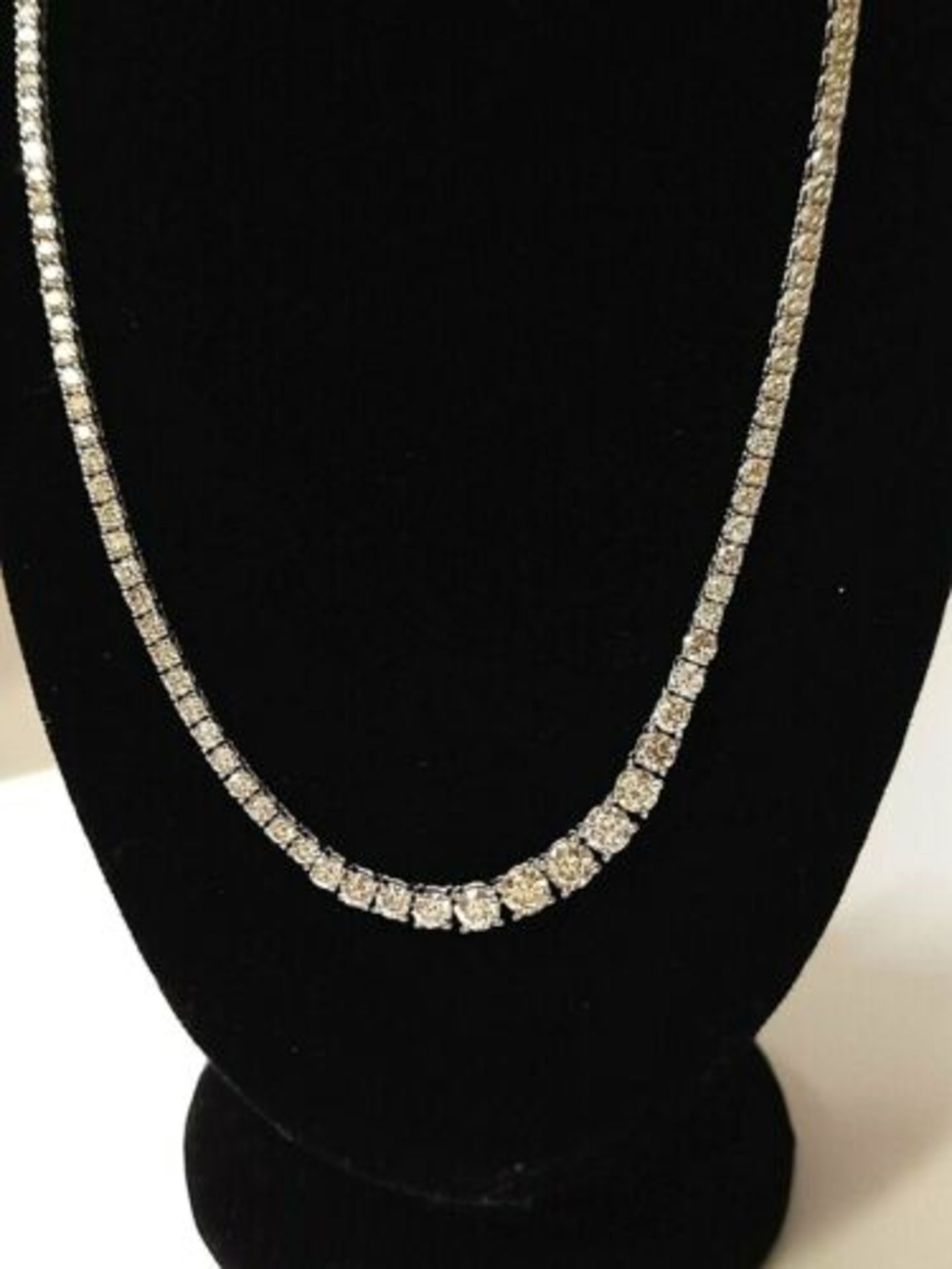 18CT WHITE GOLD GRADUATED 3/4 WAY 2.50 CARATS DIAMOND TENNIS COLLםRETTE - Image 5 of 7