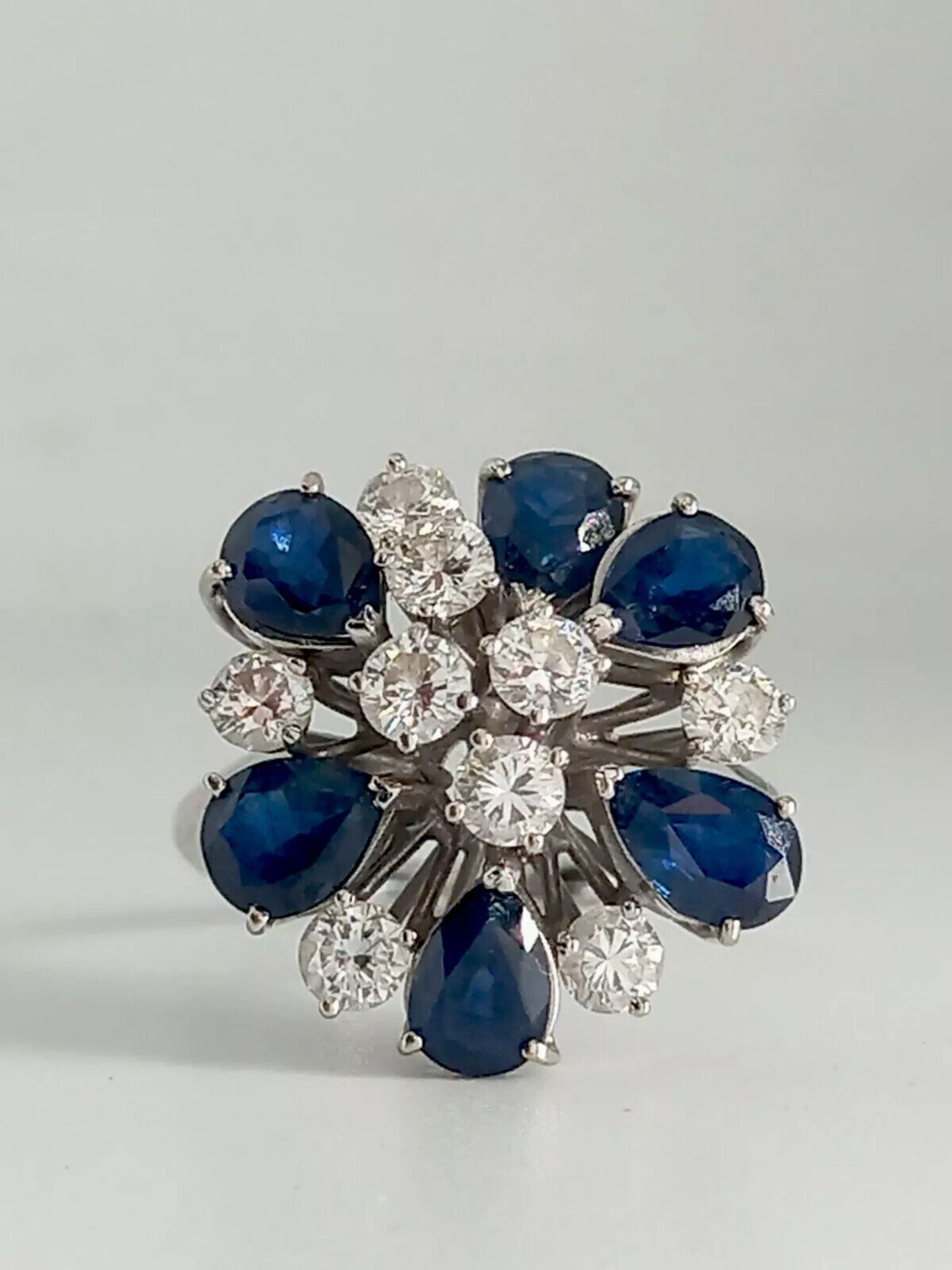 DIAMOND AND SAPPHIRE COCKTAIL RING /WHITE GOLD - Image 2 of 7