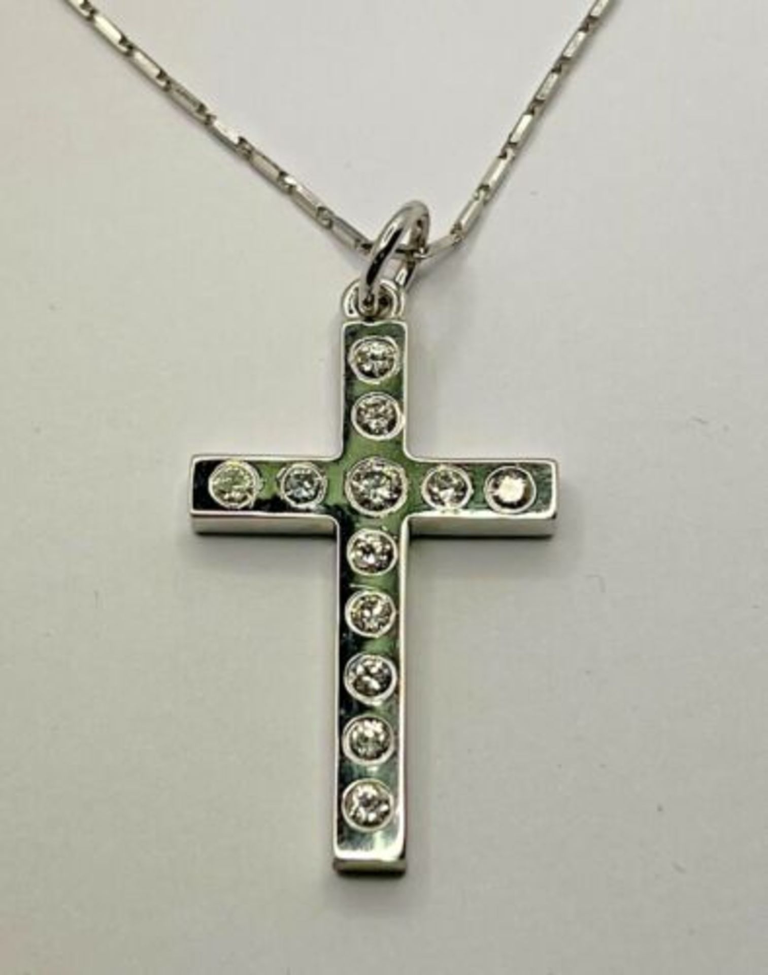 1.30CT HAND MADE DIAMOND CROSS 18CT WHITE GOLD/18CT WHITE GOLD CHAIN - Image 3 of 3