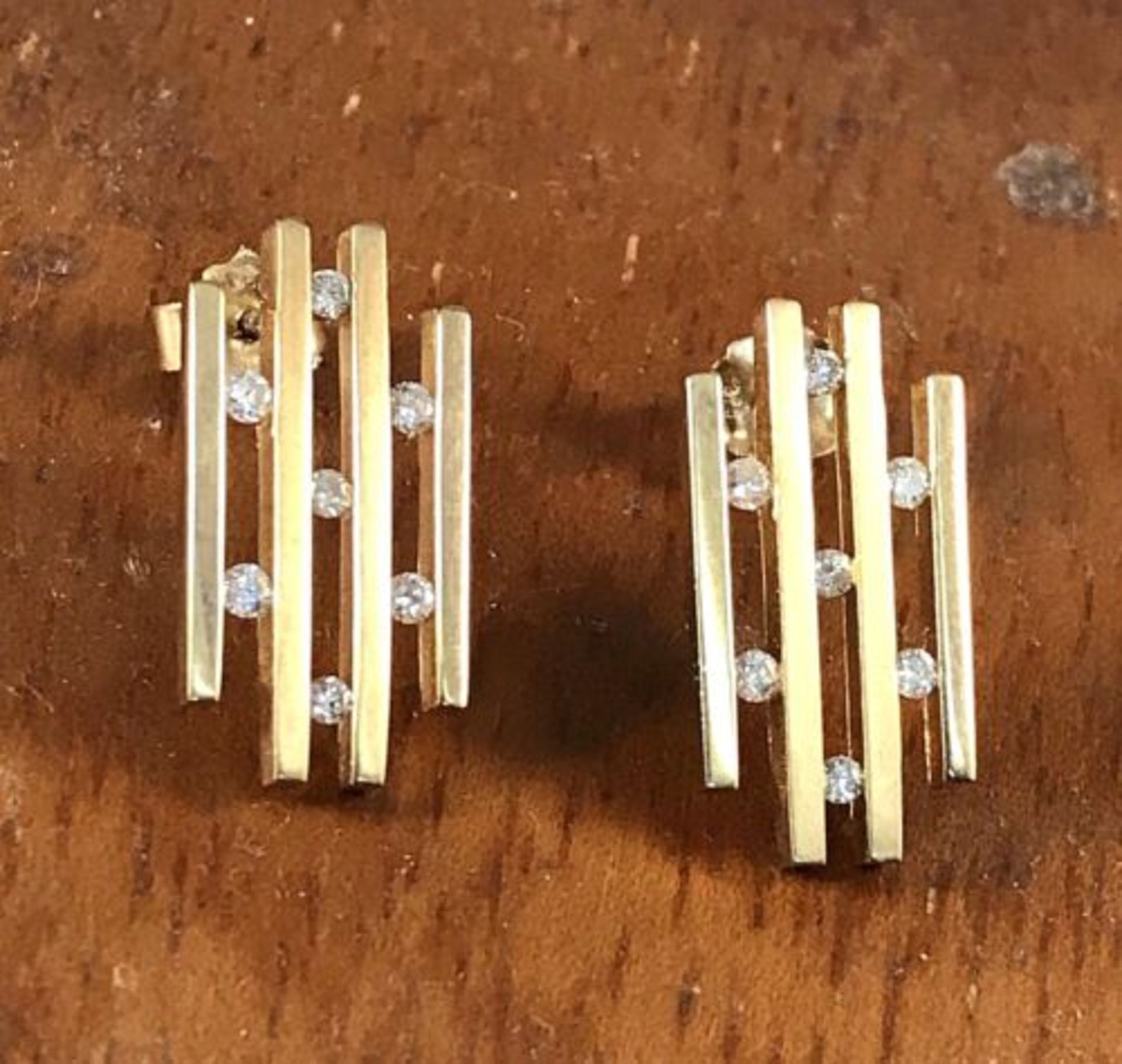 0.30CT DIAMOND EARRING IN SOLID 9CT YELLOW GOLD.