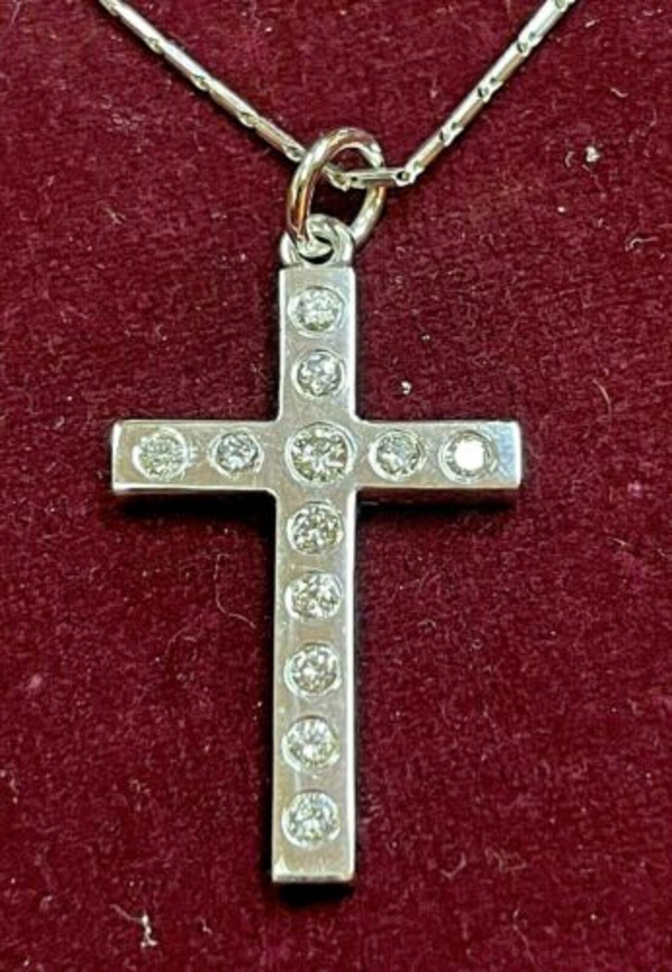 1.30CT HAND MADE DIAMOND CROSS 18CT WHITE GOLD/18CT WHITE GOLD CHAIN - Image 2 of 3