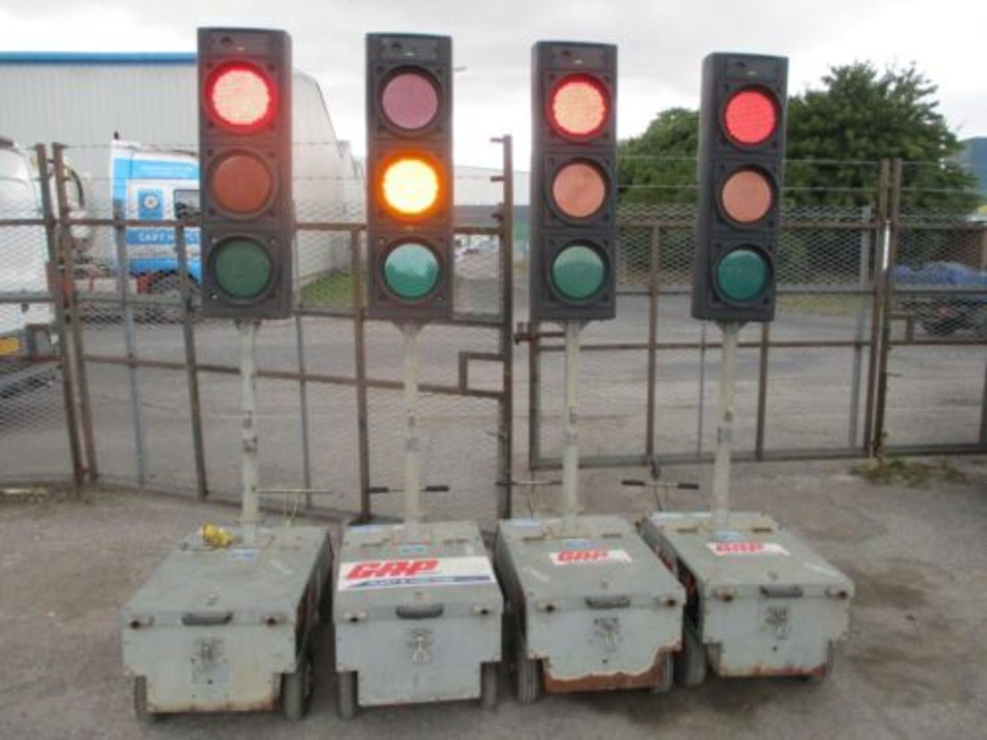 PIKE TRAFFIC LIGHTS XL2 RADIO LIGHT BATTERY 4 WAY MICRO SRL 2 DELIVERY ARRANGED - Image 7 of 8