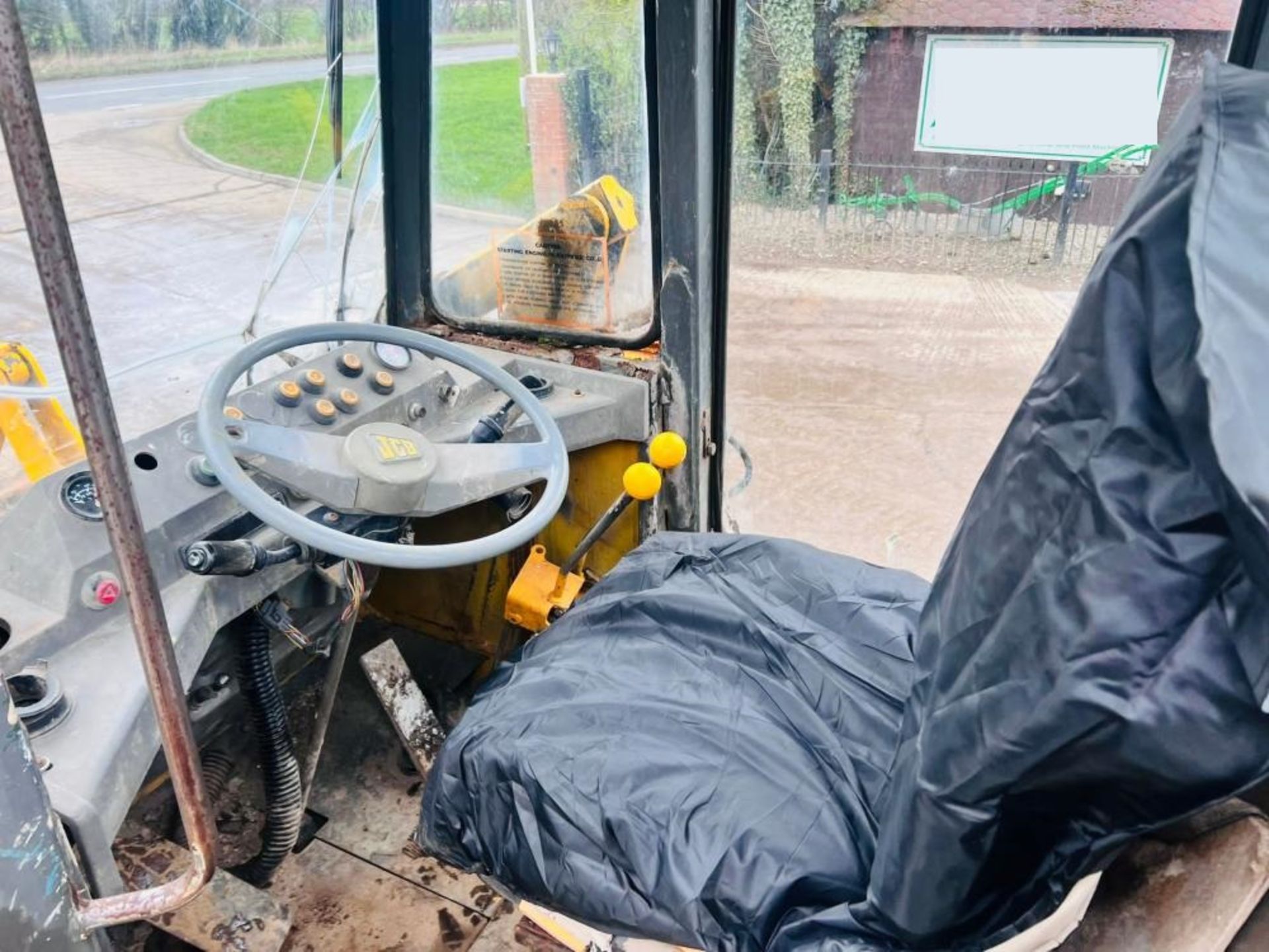 JCB 415 4WD LOADING SHOVEL C/W BUCKET - Image 10 of 12