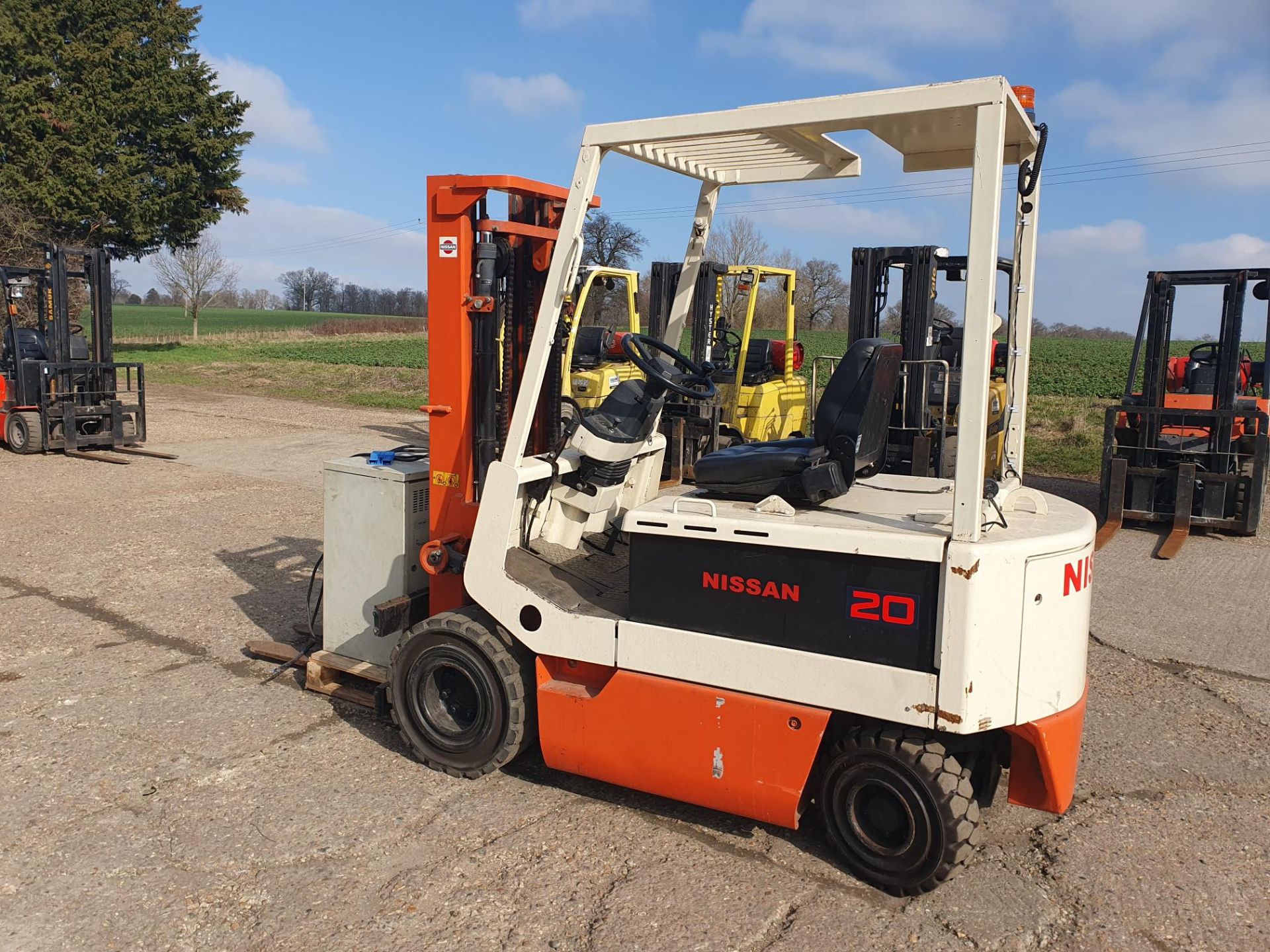 NISSAN 2 TON ELECTRIC FORKLIFT - Image 2 of 6