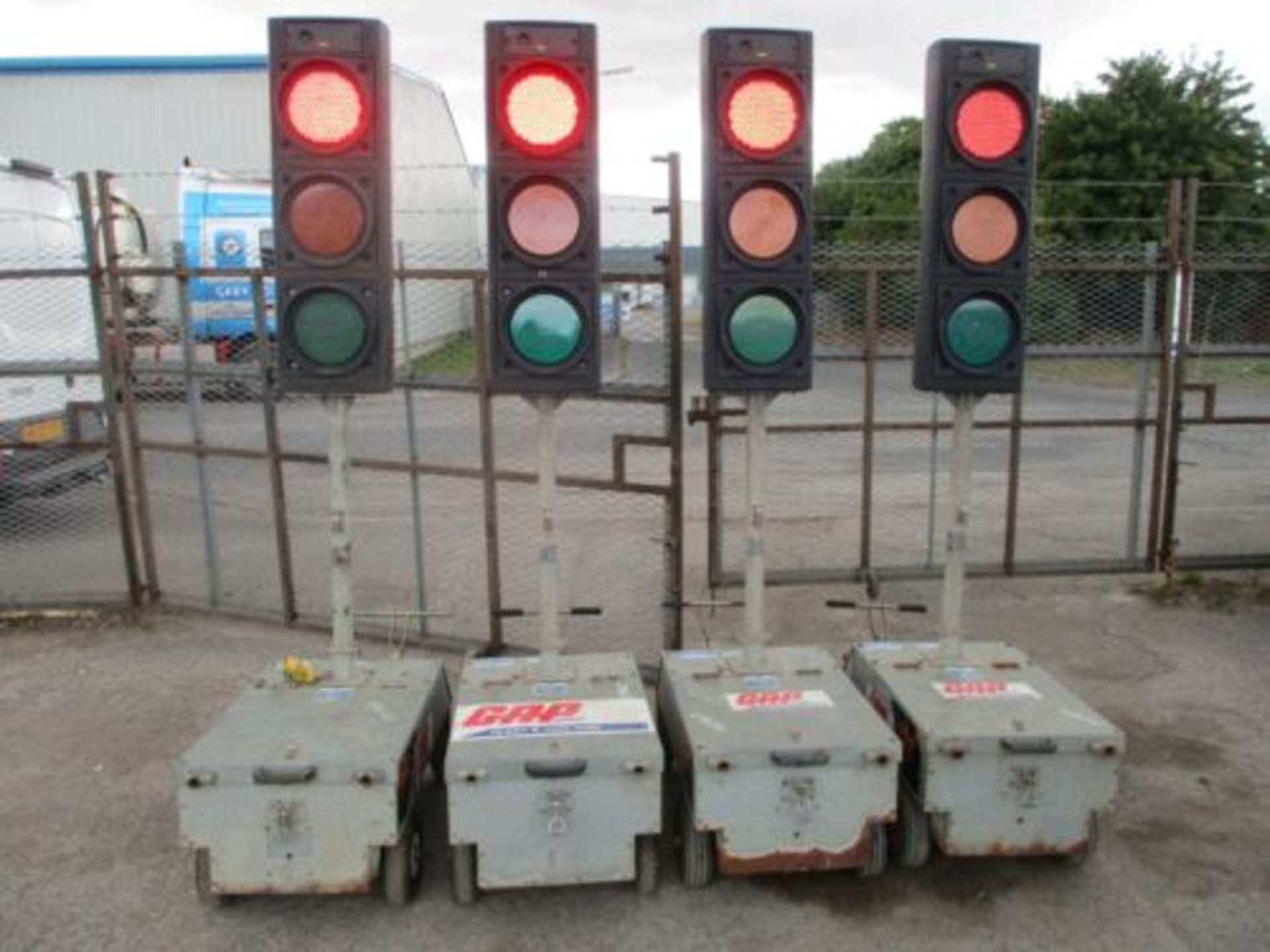 PIKE TRAFFIC LIGHTS XL2 RADIO LIGHT BATTERY 4 WAY MICRO SRL 2 DELIVERY ARRANGED - Image 4 of 8