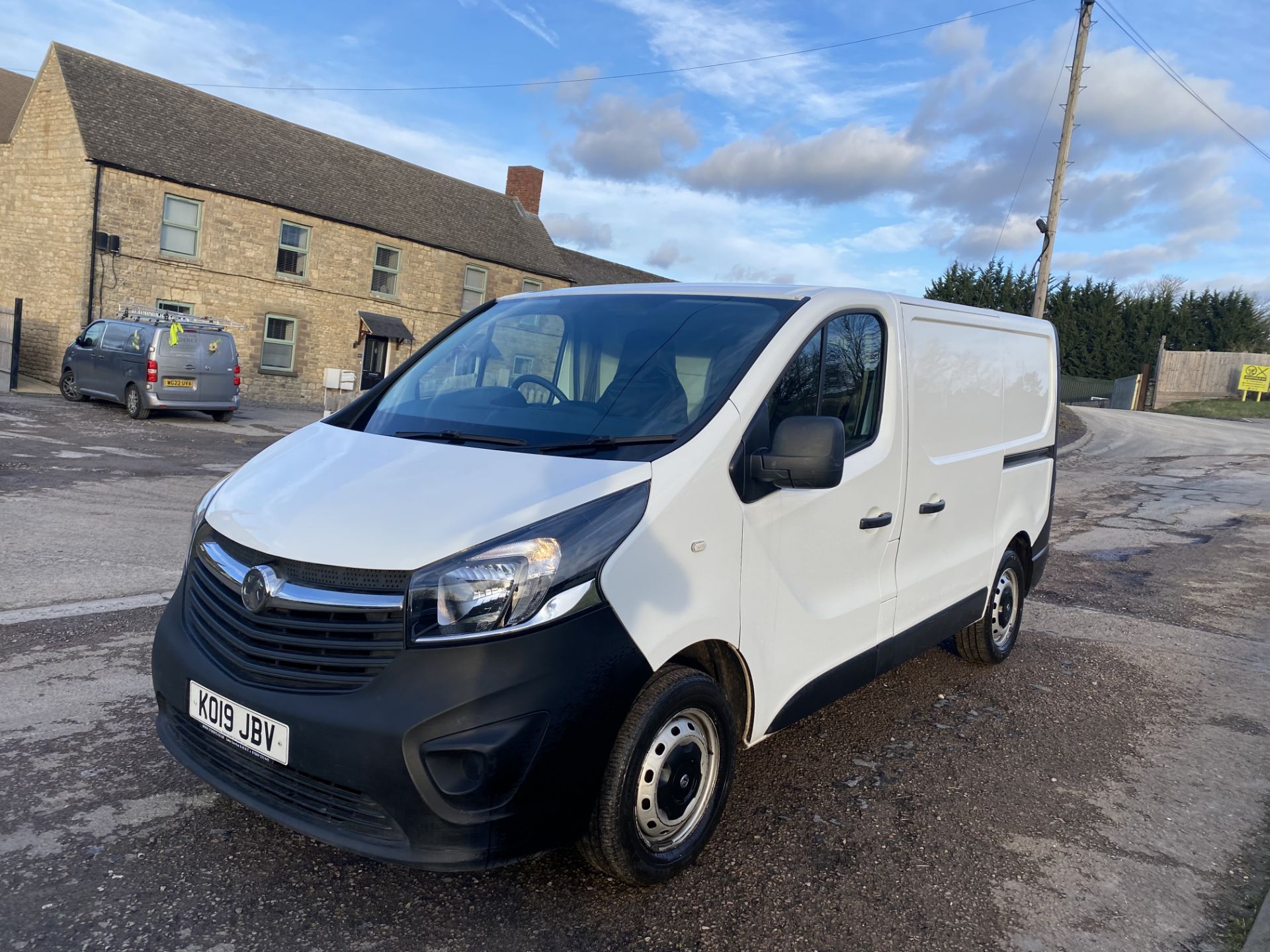 VAUXHALL VIVARO PANEL VAN 2019 MANUAL DIESEL - Image 8 of 9