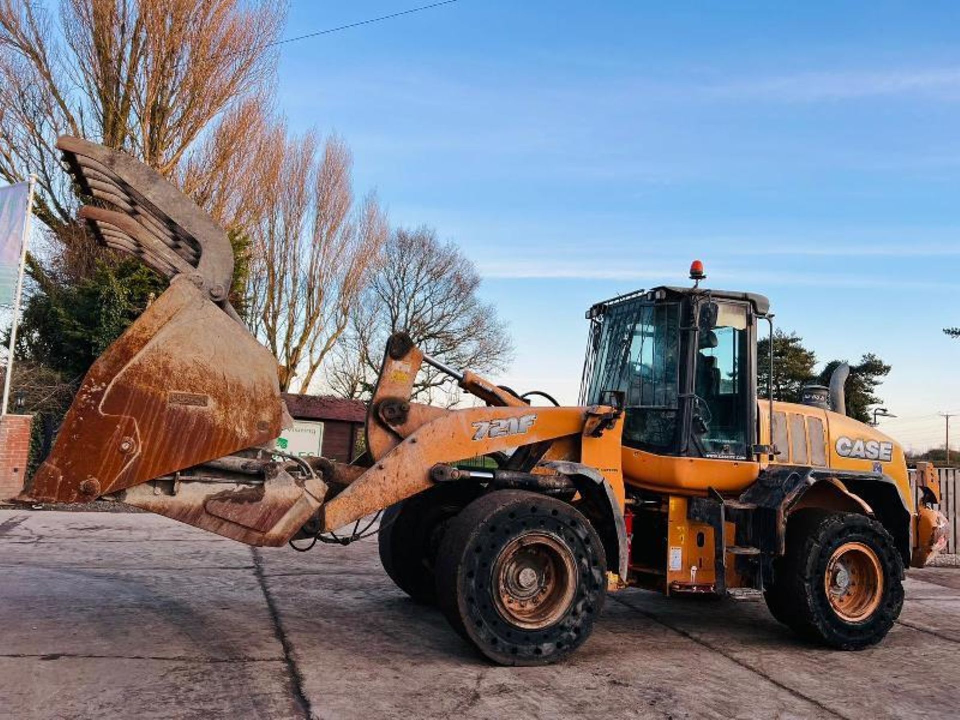 CASE 721F 4WD LOADING SHOVEL * YEAR 2015 * C/W TOE TIP GRAPPLE BUCKET - Image 12 of 18