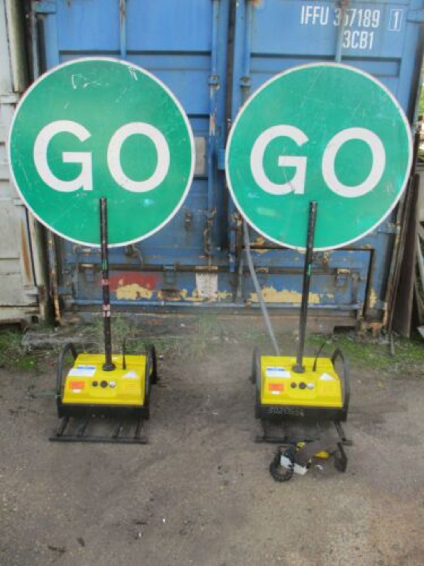 PIKE ROBOSIGN STOP GO BOARDS TRAFFIC LIGHTS SIGN LIGHT BATTERY 2 WAY DELIVERY - Image 2 of 4