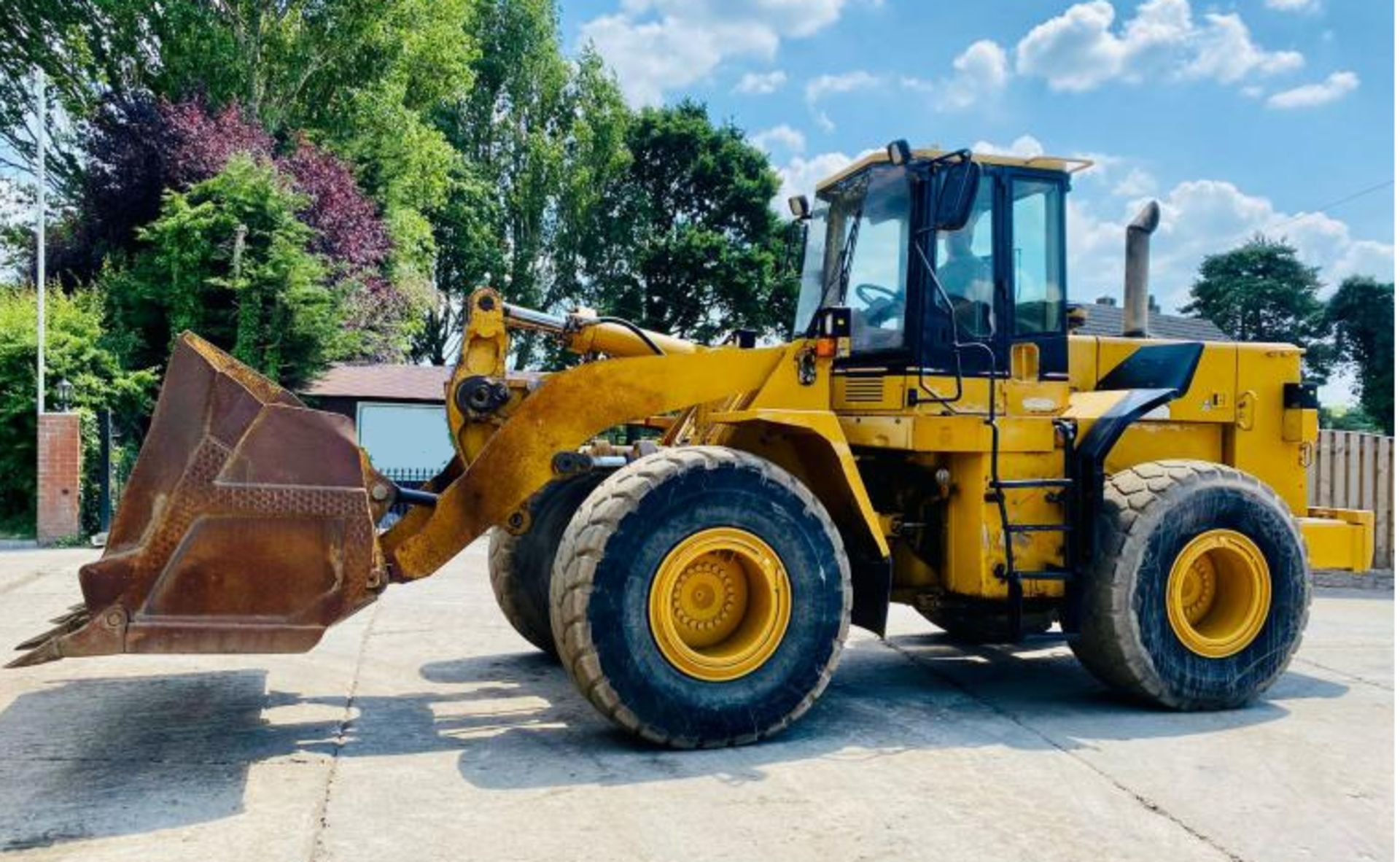 CATERPILLAR 950F 4WD LOADING SHOVEL C/W BUCKET