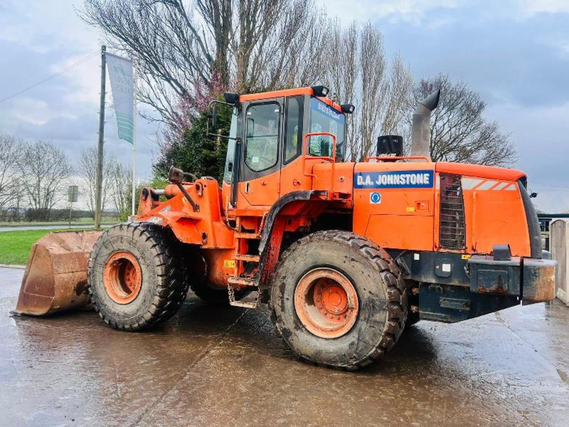 DOOSAN DL300 4WD LOADING SHOVEL * YEAR 2011 * C/W BUCKET - Image 16 of 19