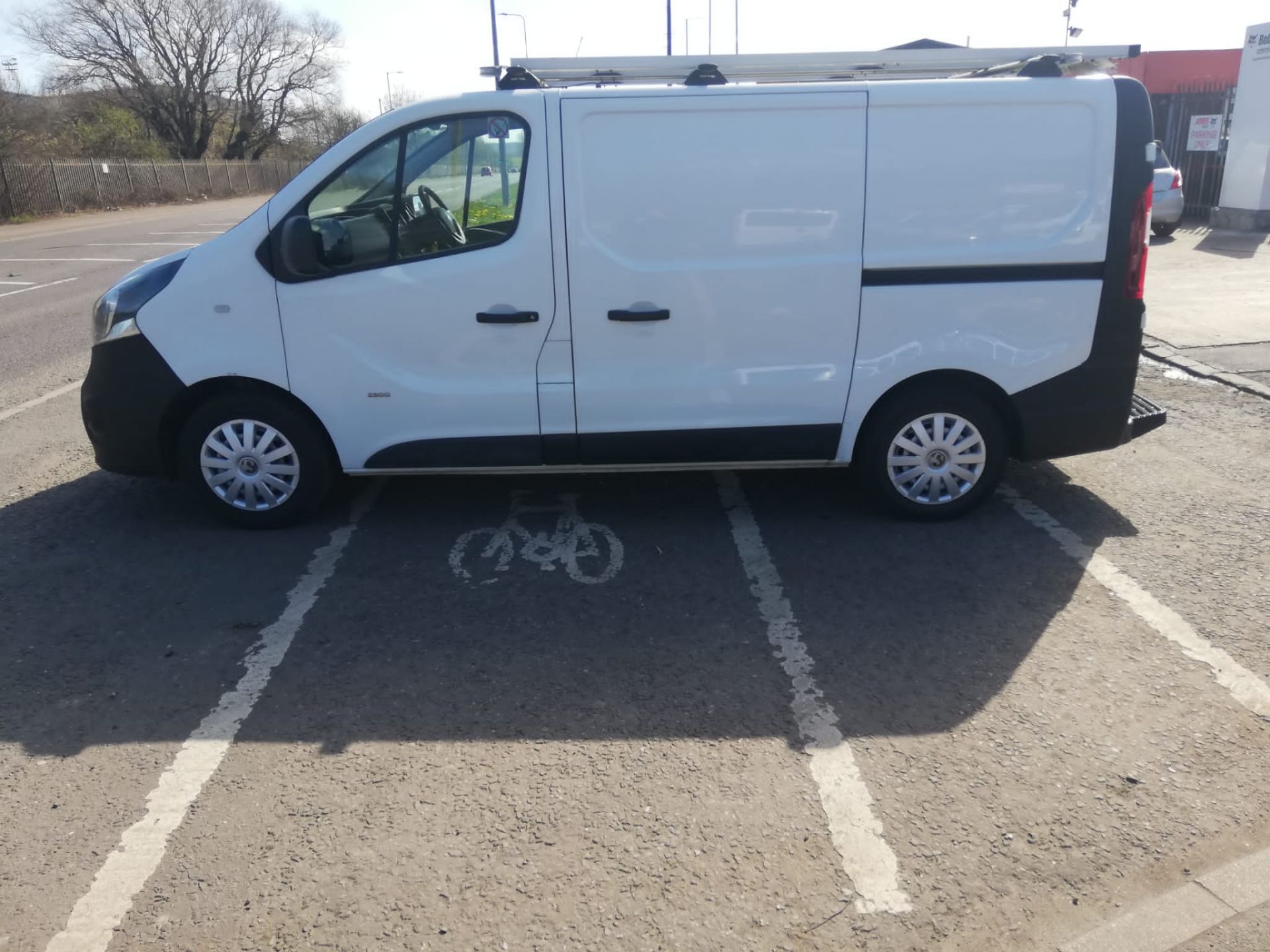 2015 15 VAUXHALL VIVARO PANEL VAN - EX BT - 89K MILES - TWIN SIDE DORRS- ROOF RACK - FE15 RWO - Image 4 of 10