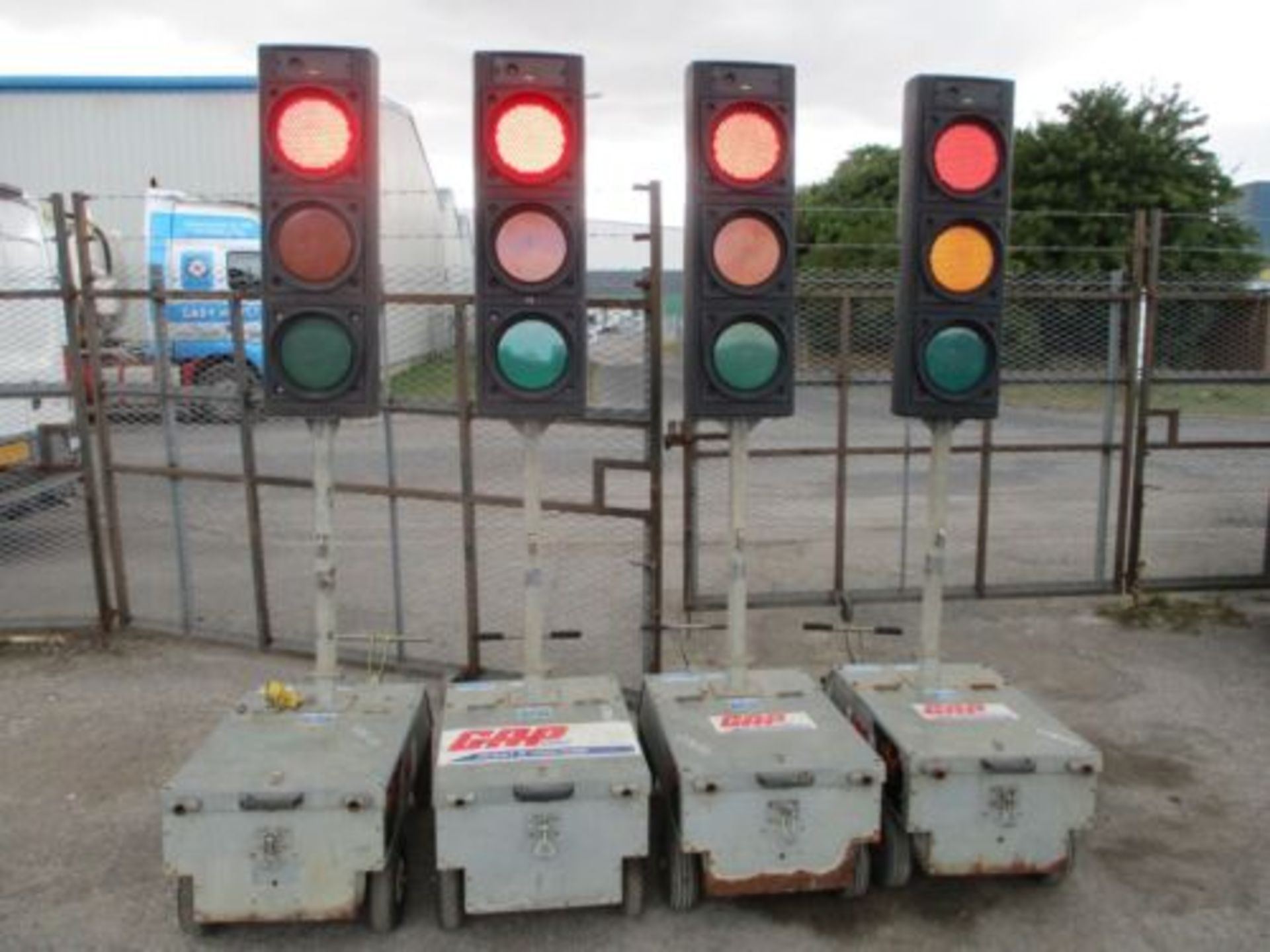 PIKE TRAFFIC LIGHTS XL2 RADIO LIGHT BATTERY 4 WAY MICRO SRL 2 DELIVERY ARRANGED - Image 6 of 8