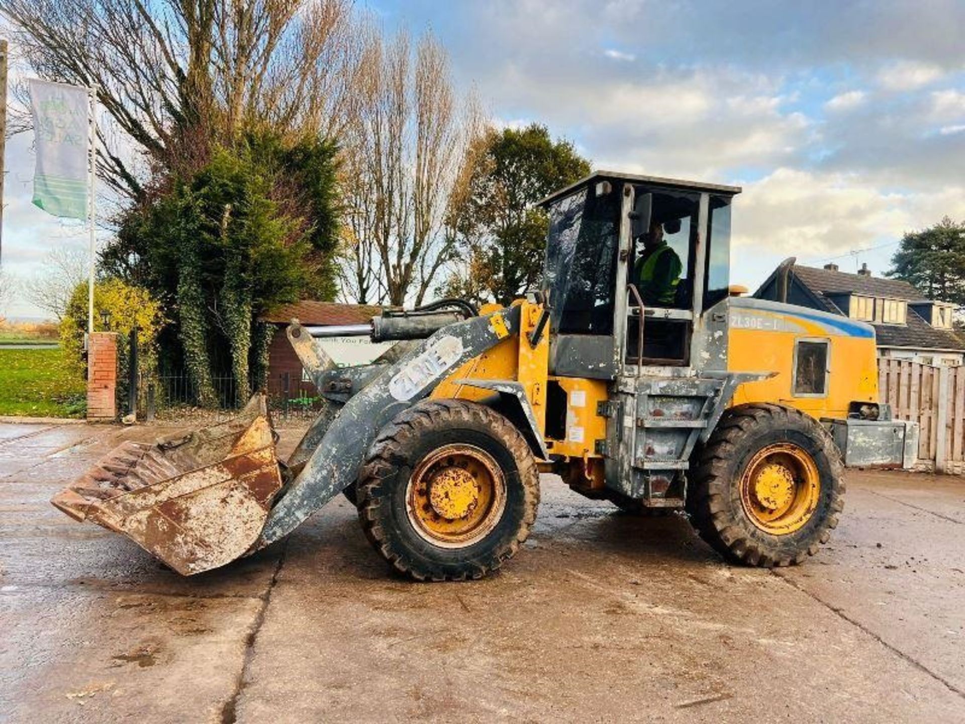 SEM ZL30E-1 4WD LOADING SHOVEL C/W BUCKET - Image 8 of 8