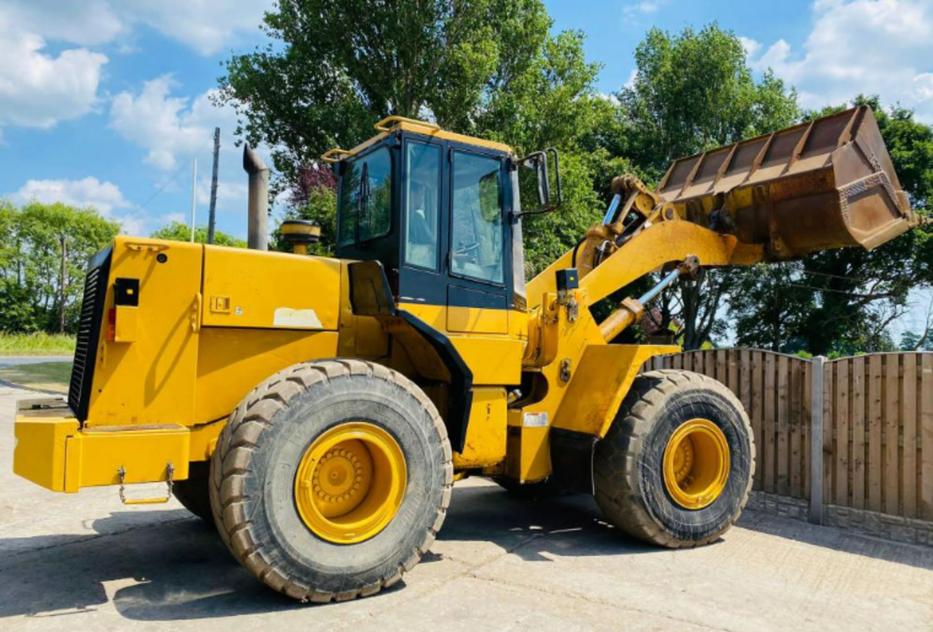 CATERPILLAR 950F 4WD LOADING SHOVEL C/W BUCKET - Image 15 of 18