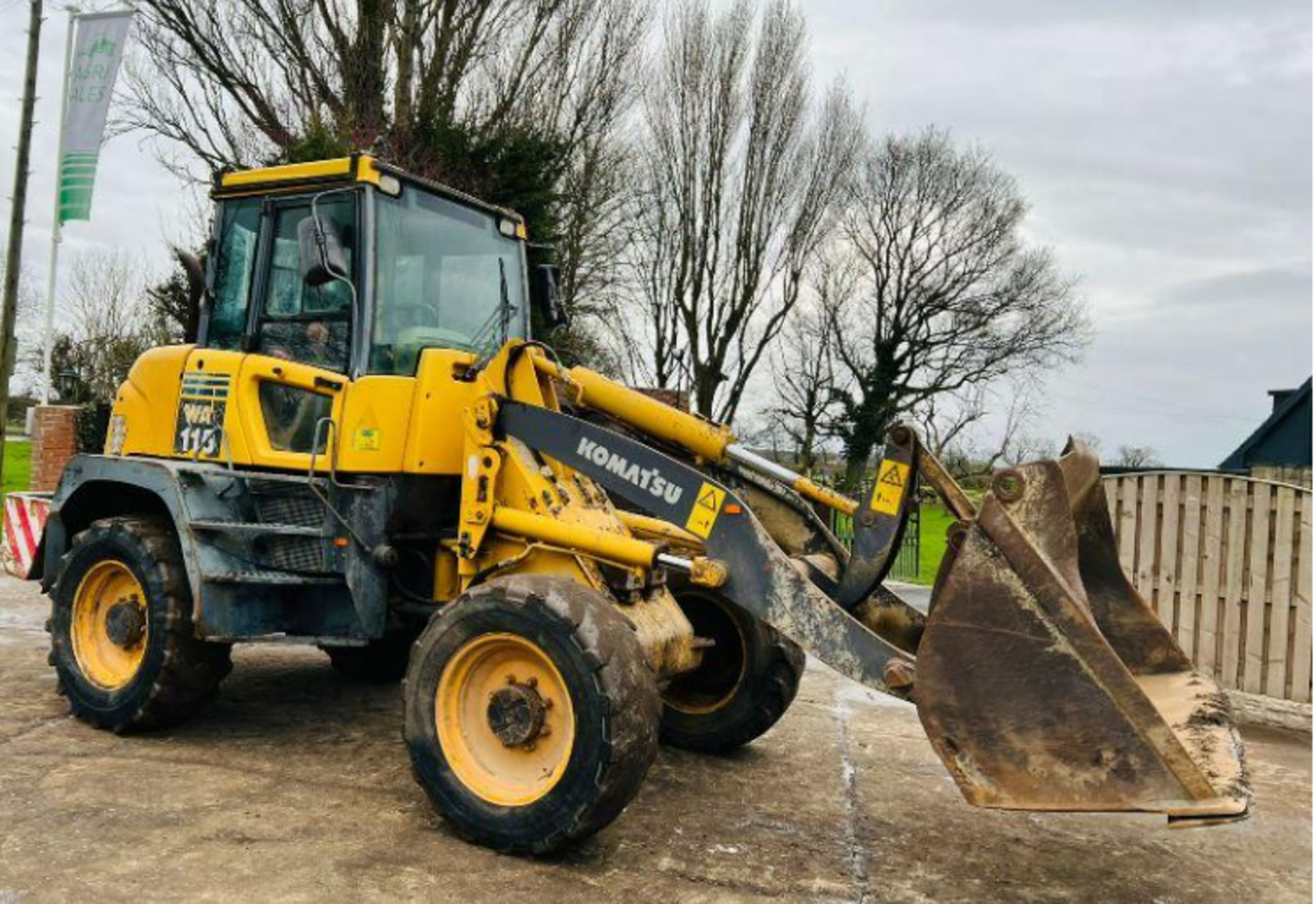 KOMATSU WA115 4WD LOADING SHOVEL * 5759 HOURS * C/W BUCKET