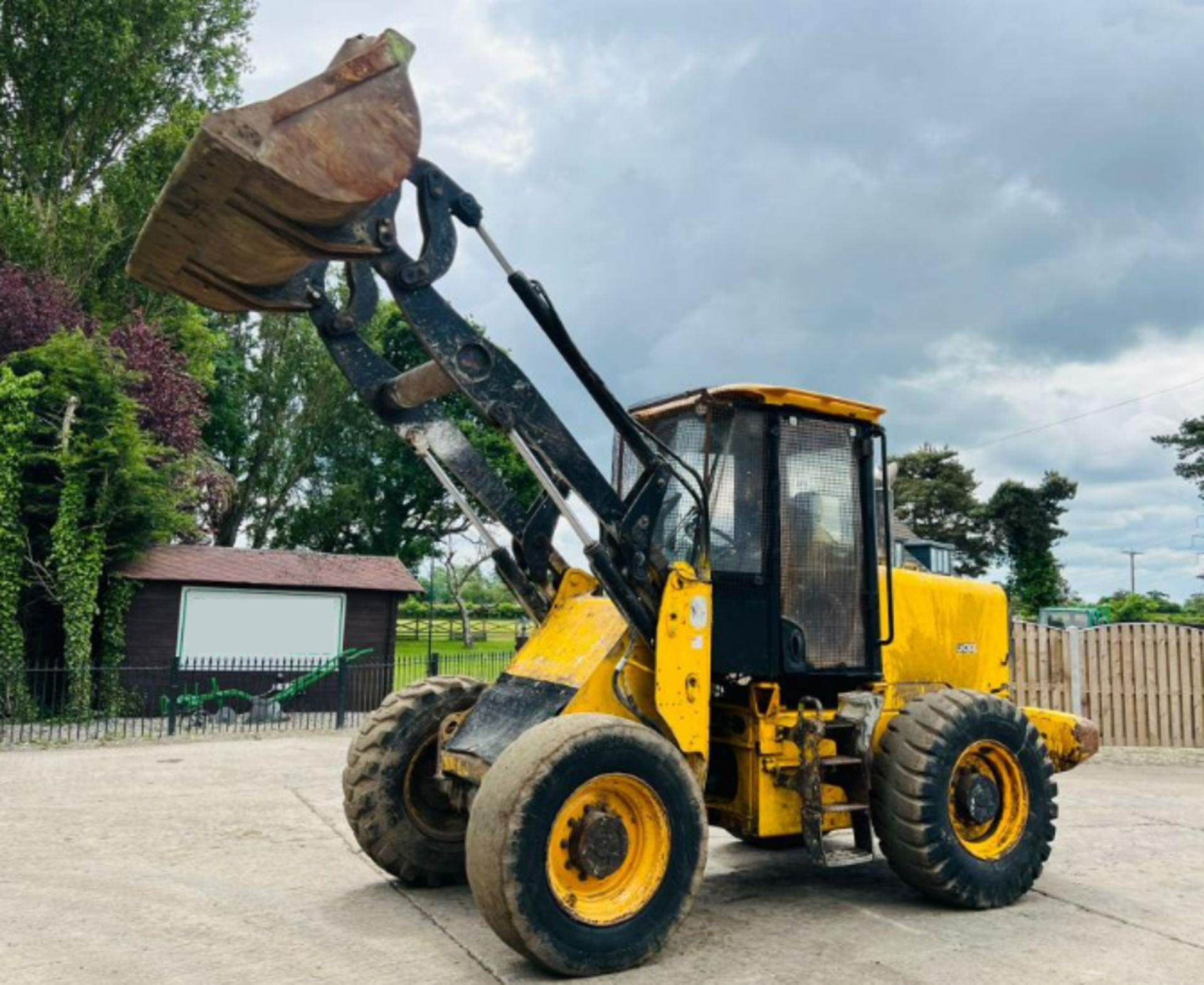 JCB 411 4WD LOADING SHOVEL * YEAR 2010 * C/W BUCKET - Image 11 of 17