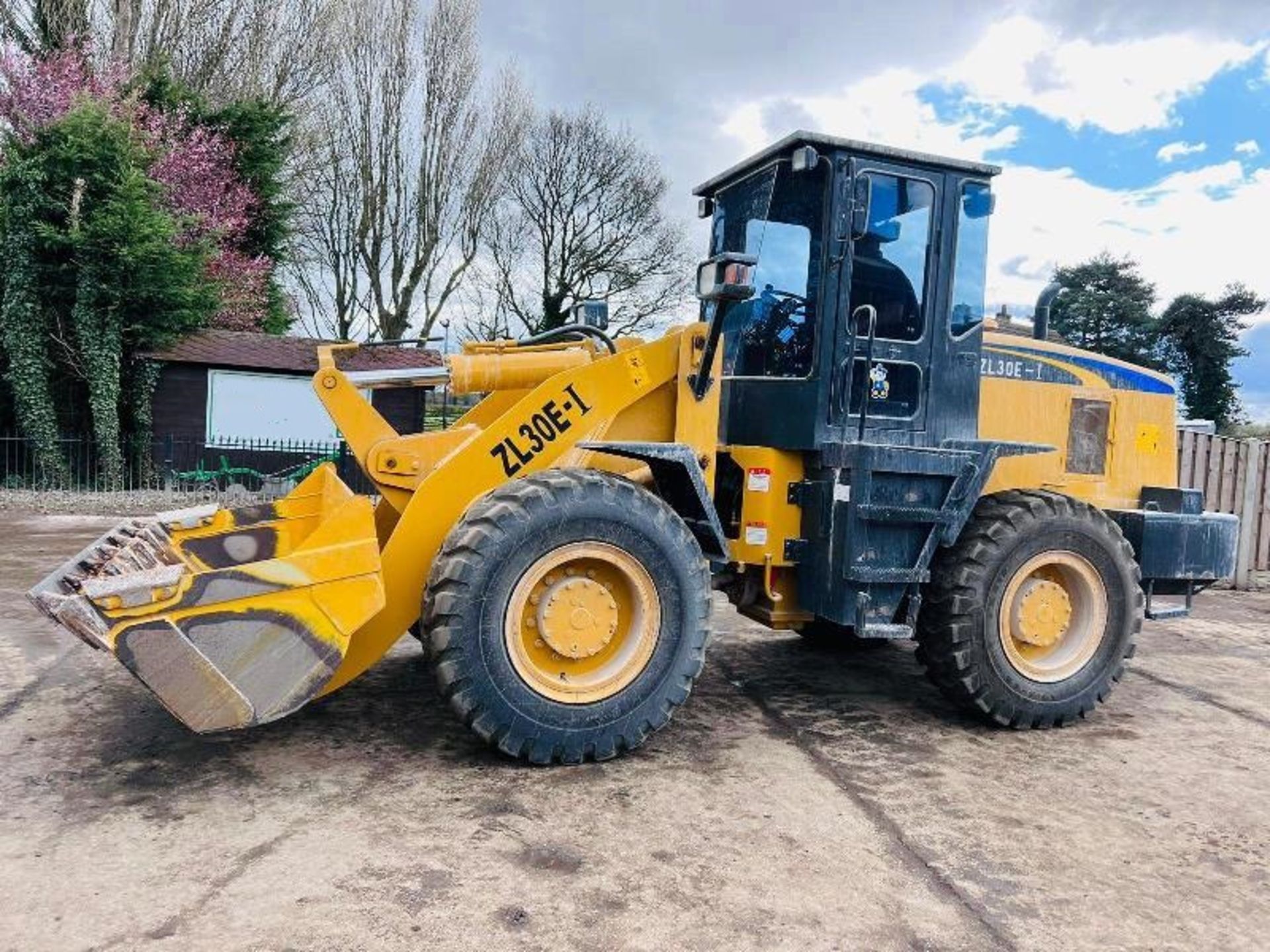 SEM ZL30E-1 4WD LOADING SHOVEL C/W BUCKET - Image 6 of 19