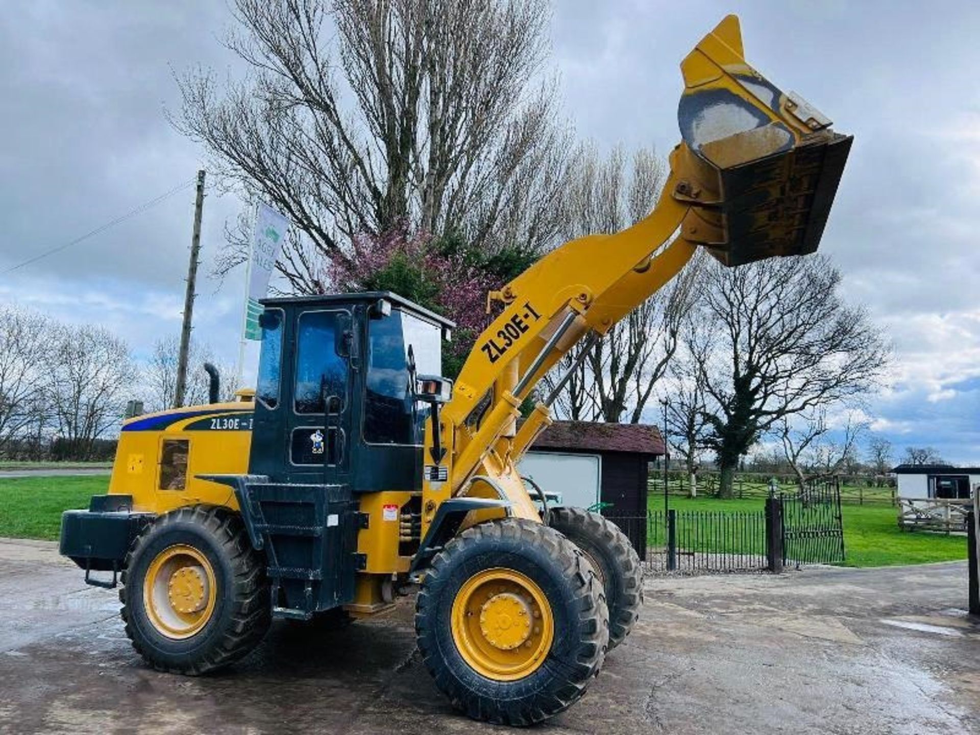 SEM ZL30E-1 4WD LOADING SHOVEL C/W BUCKET - Image 14 of 19